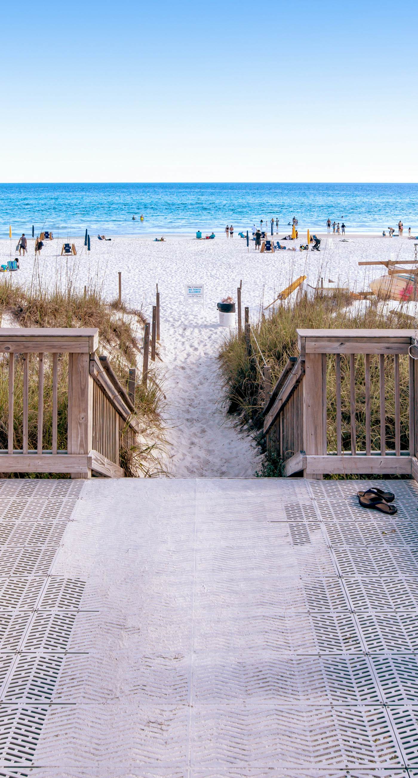 Newly-renovated top-floor condo with a beach & Gulf view, lagoon pool, & hot tub