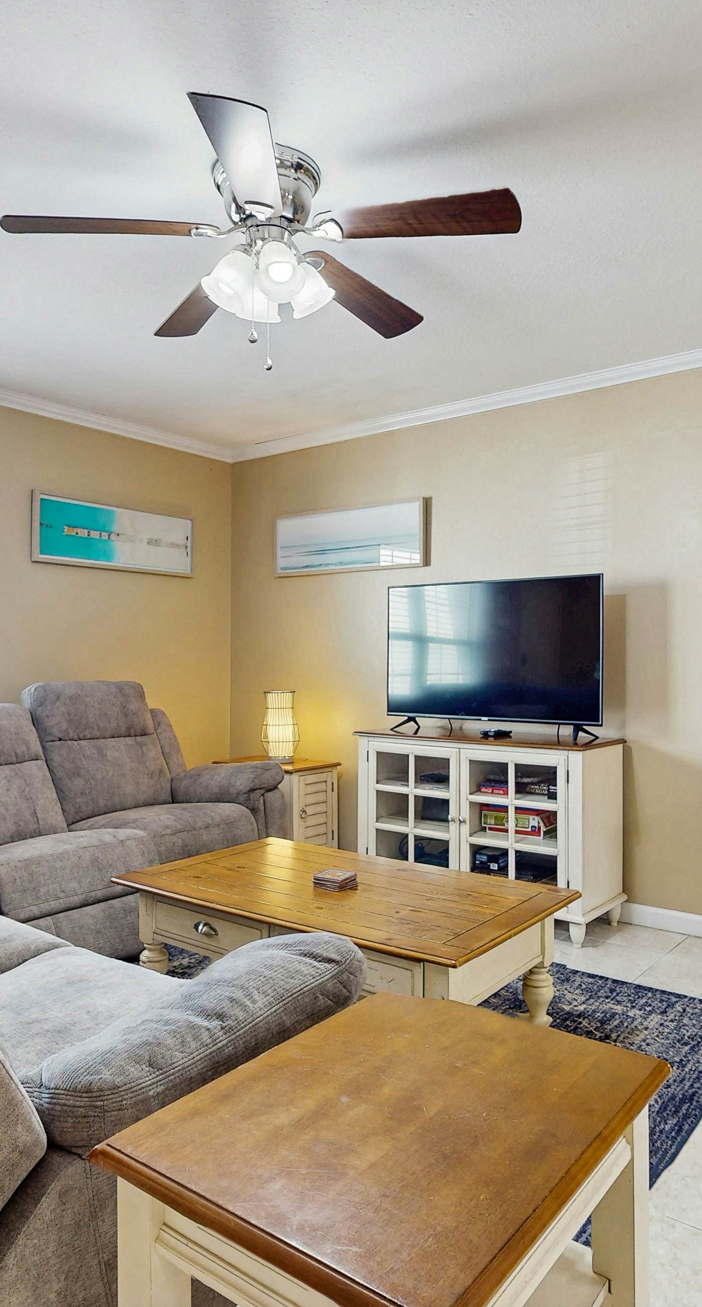 Comfy townhome with pool, patio, WiFi, & W/D - walkable location to the beach