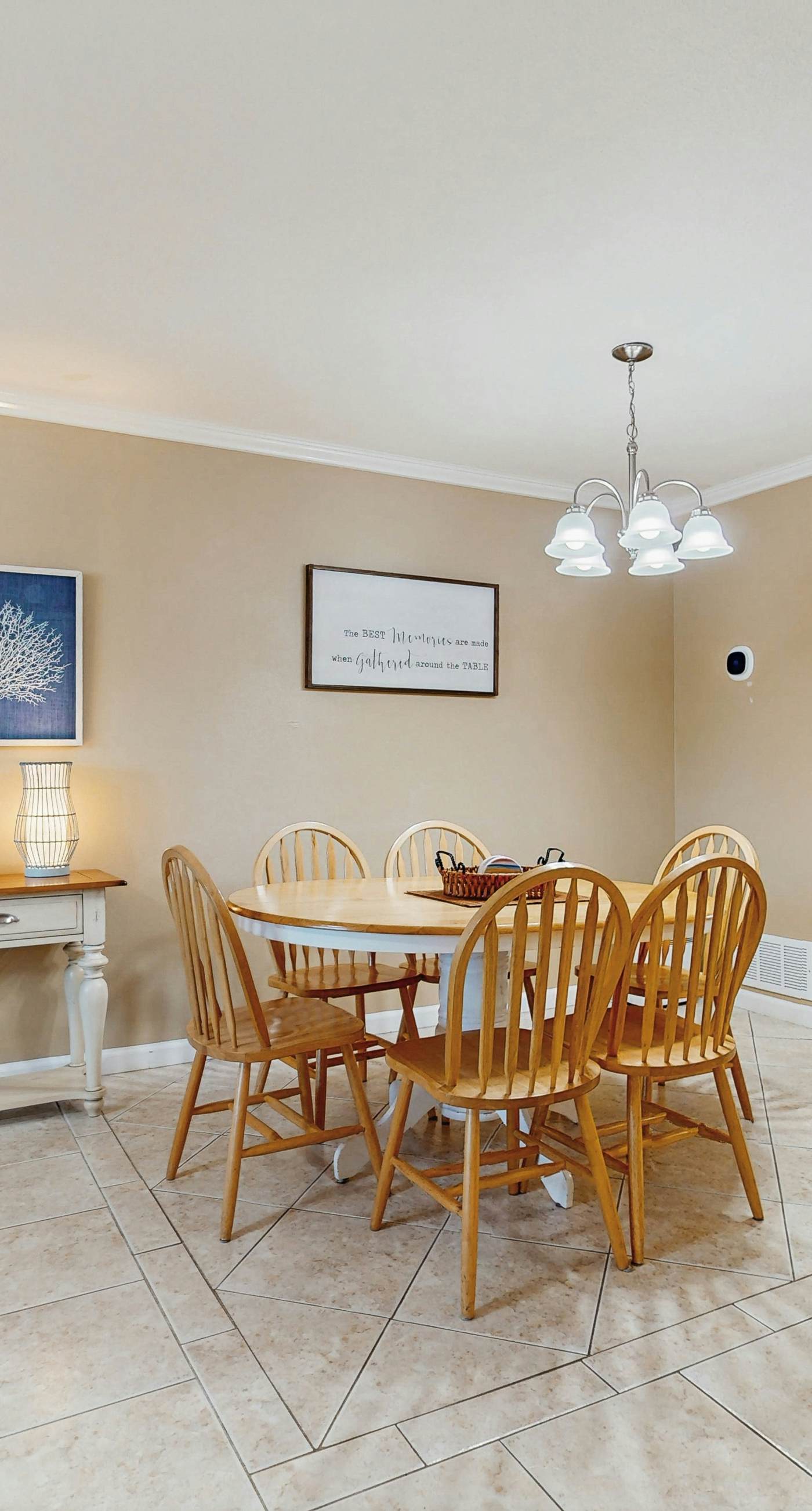 Comfy townhome with pool, patio, WiFi, & W/D - walkable location to the beach