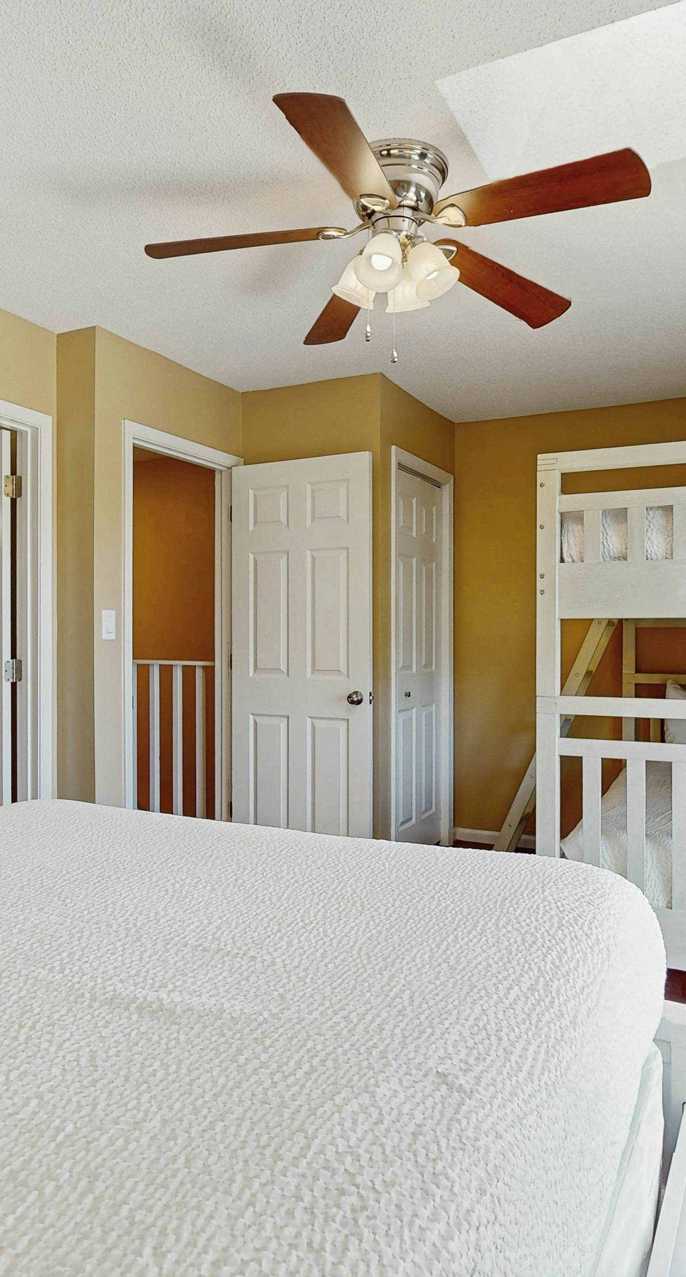 Comfy townhome with pool, patio, WiFi, & W/D - walkable location to the beach