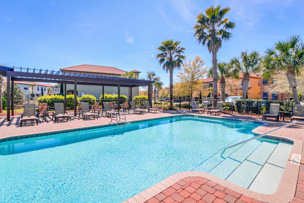 Beautiful home with community pool, golf cart & clubhouse