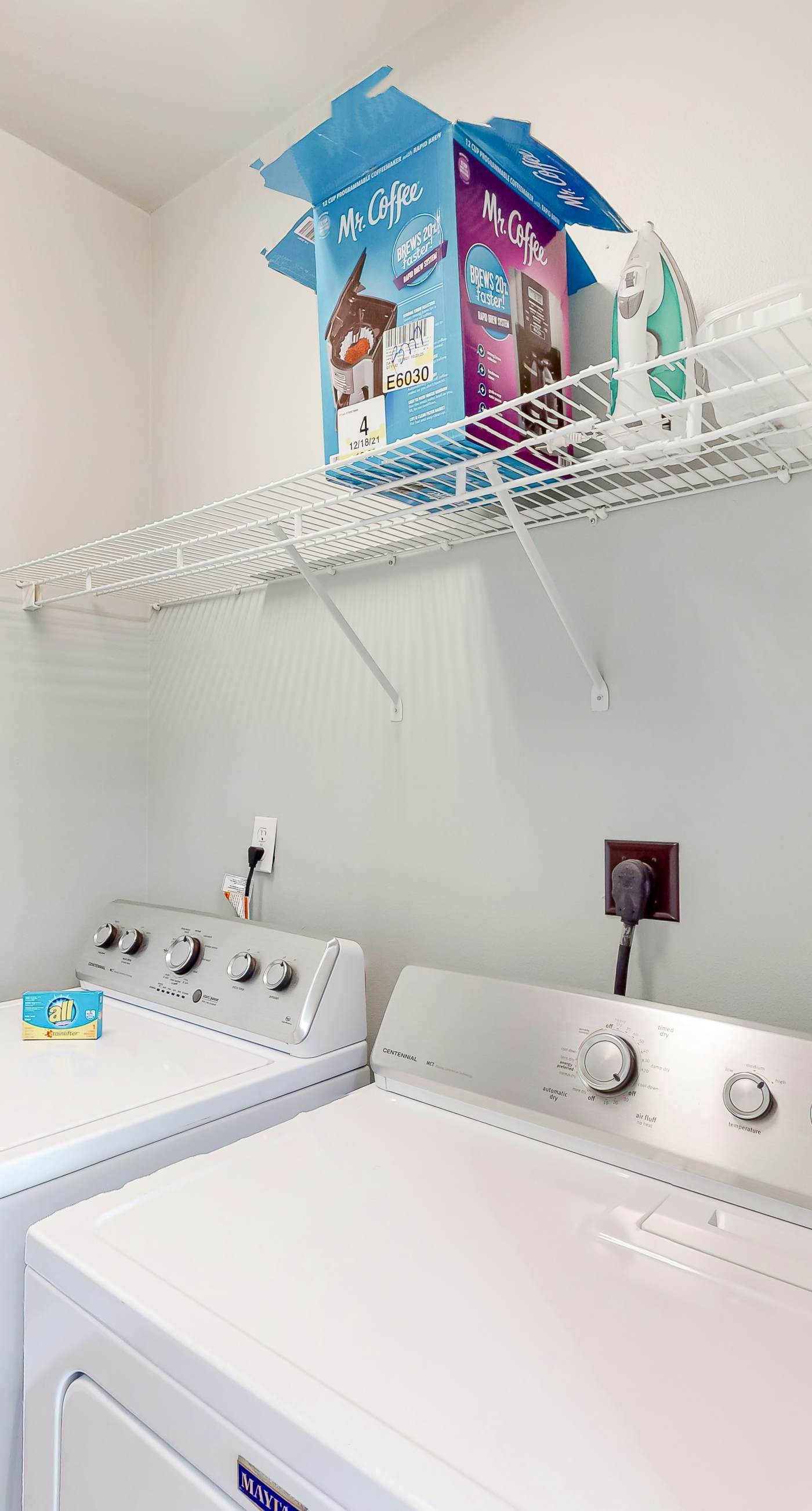 Delightful lakefront getaway with pools, golf on-site, tennis & golf cart