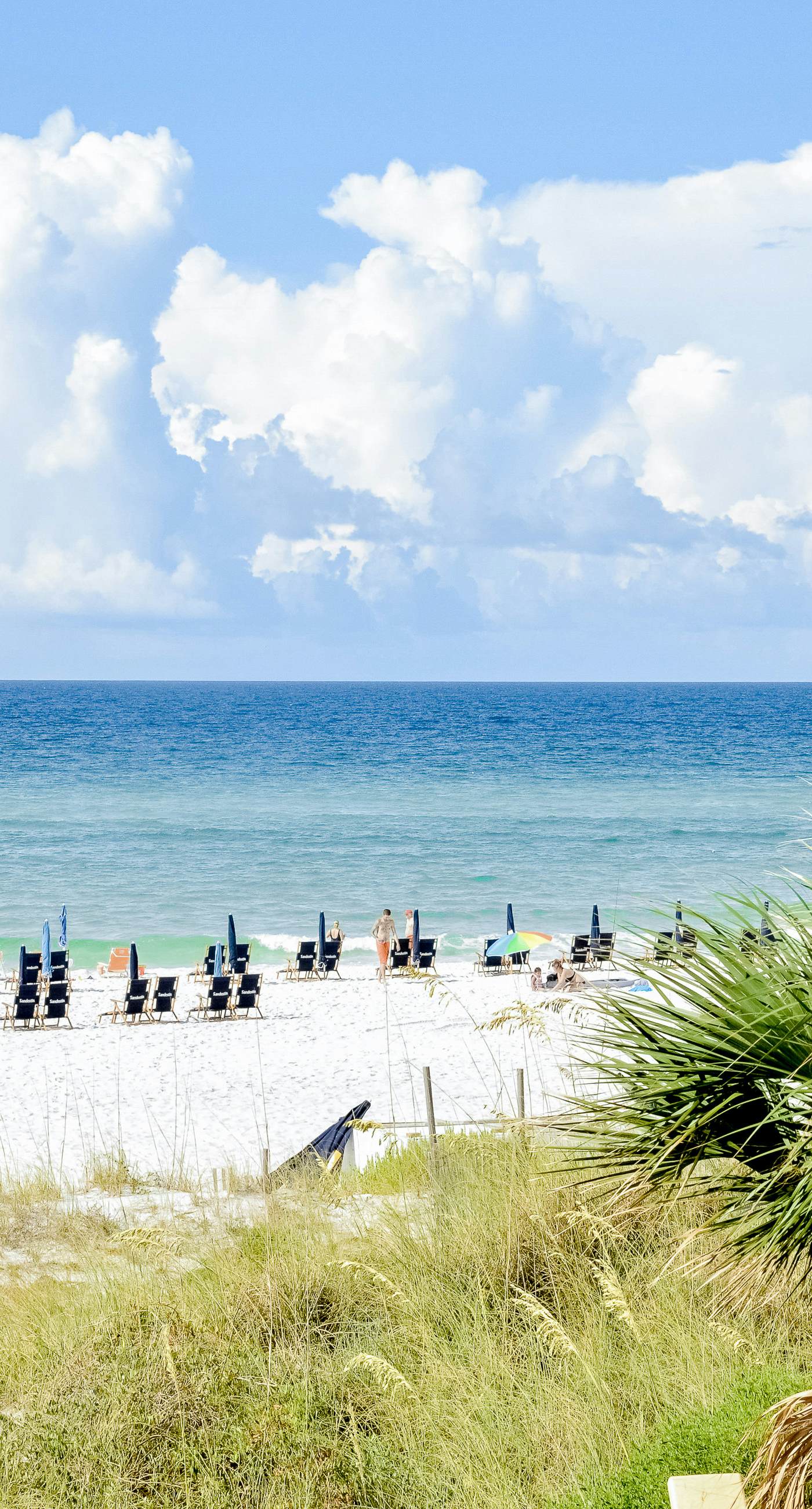 Delightful lakefront getaway with pools, golf on-site, tennis & golf cart