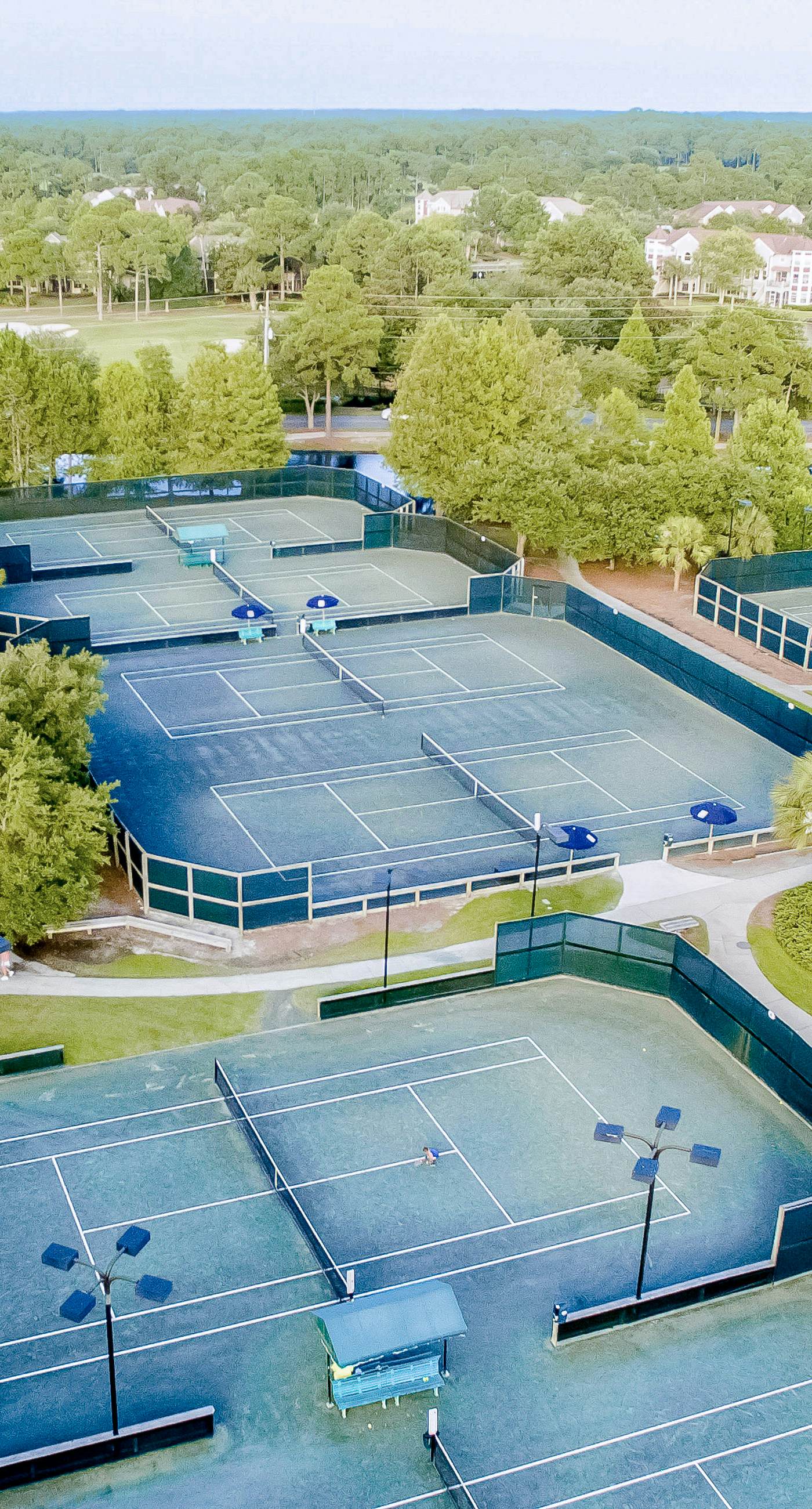 Delightful lakefront getaway with pools, golf on-site, tennis & golf cart