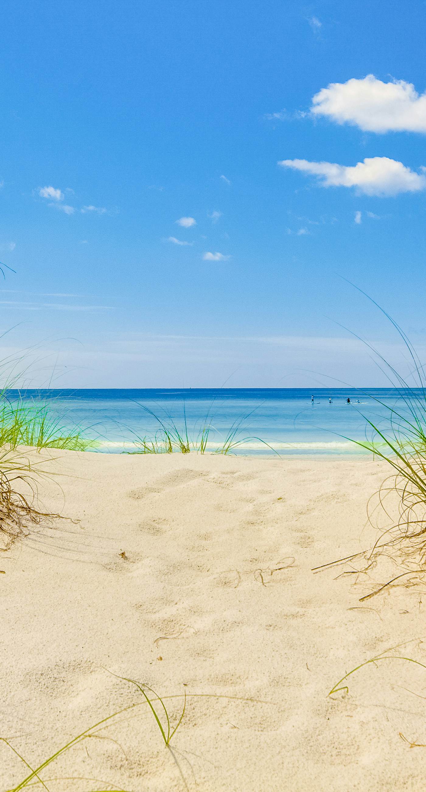 Delightful lakefront getaway with pools, golf on-site, tennis & golf cart