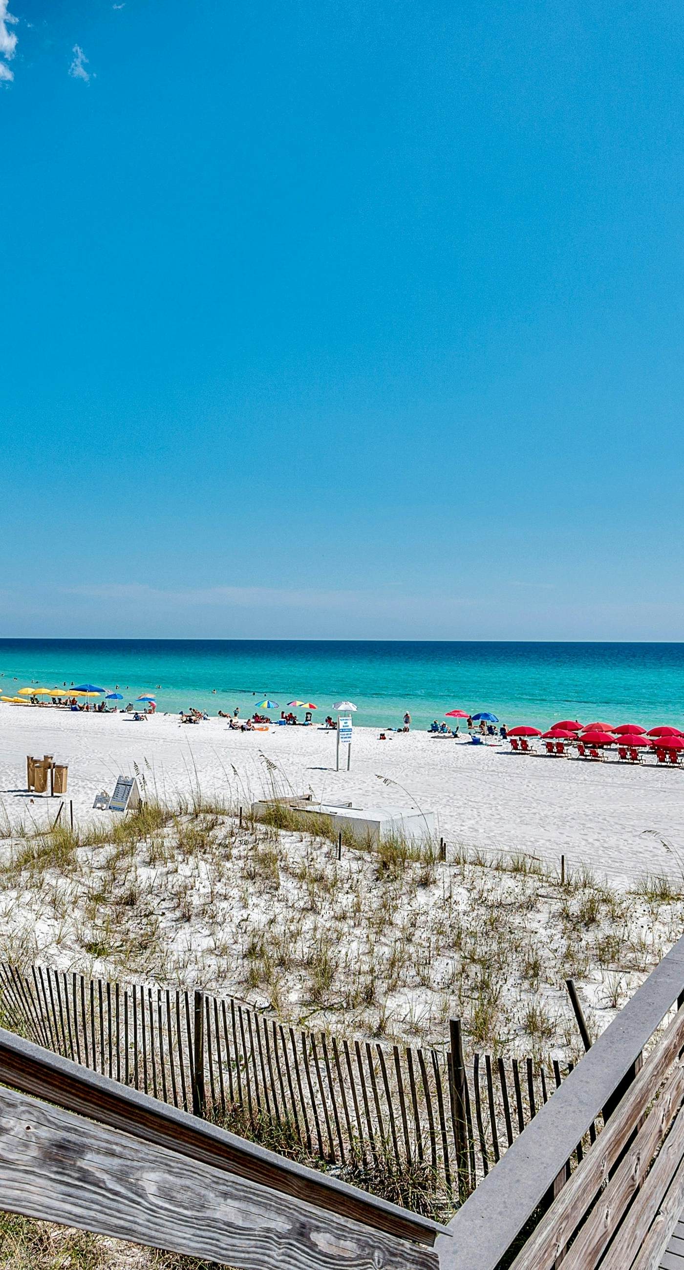 Gorgeous waterfront dog-friendly Villa with patio, deck, golf cart & shared pool