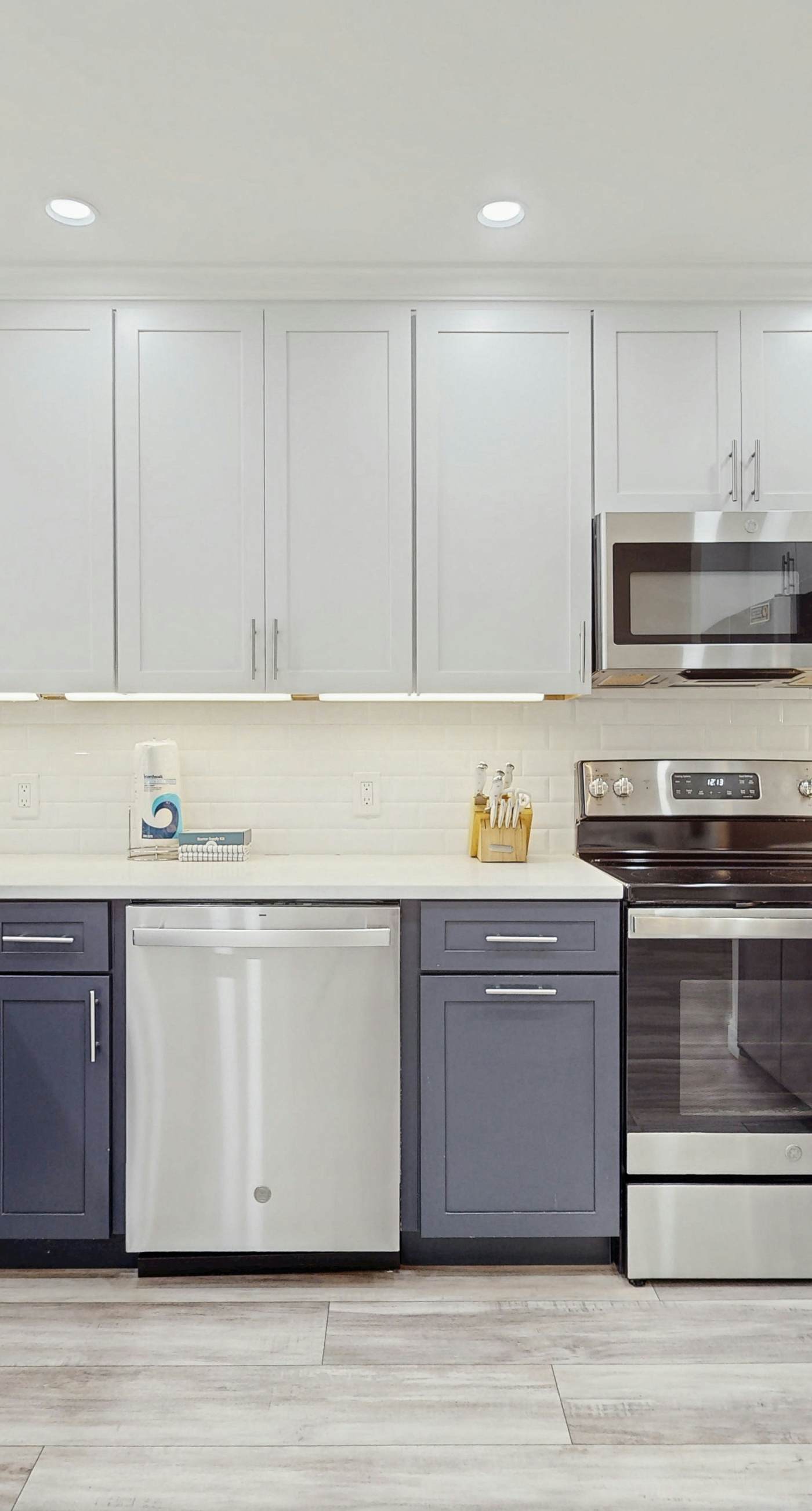 Gorgeous waterfront dog-friendly Villa with patio, deck, golf cart & shared pool