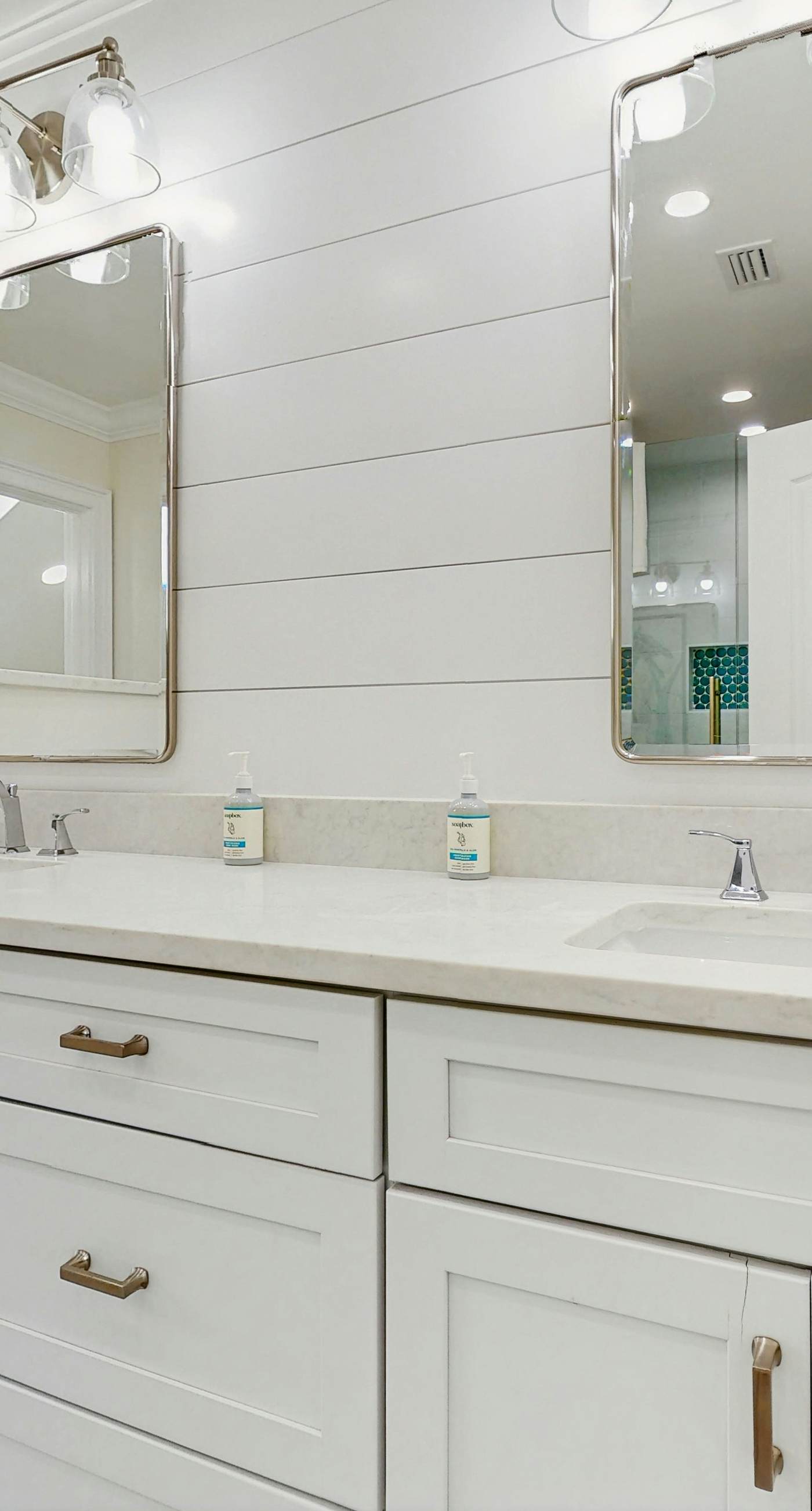 Gorgeous waterfront dog-friendly Villa with patio, deck, golf cart & shared pool