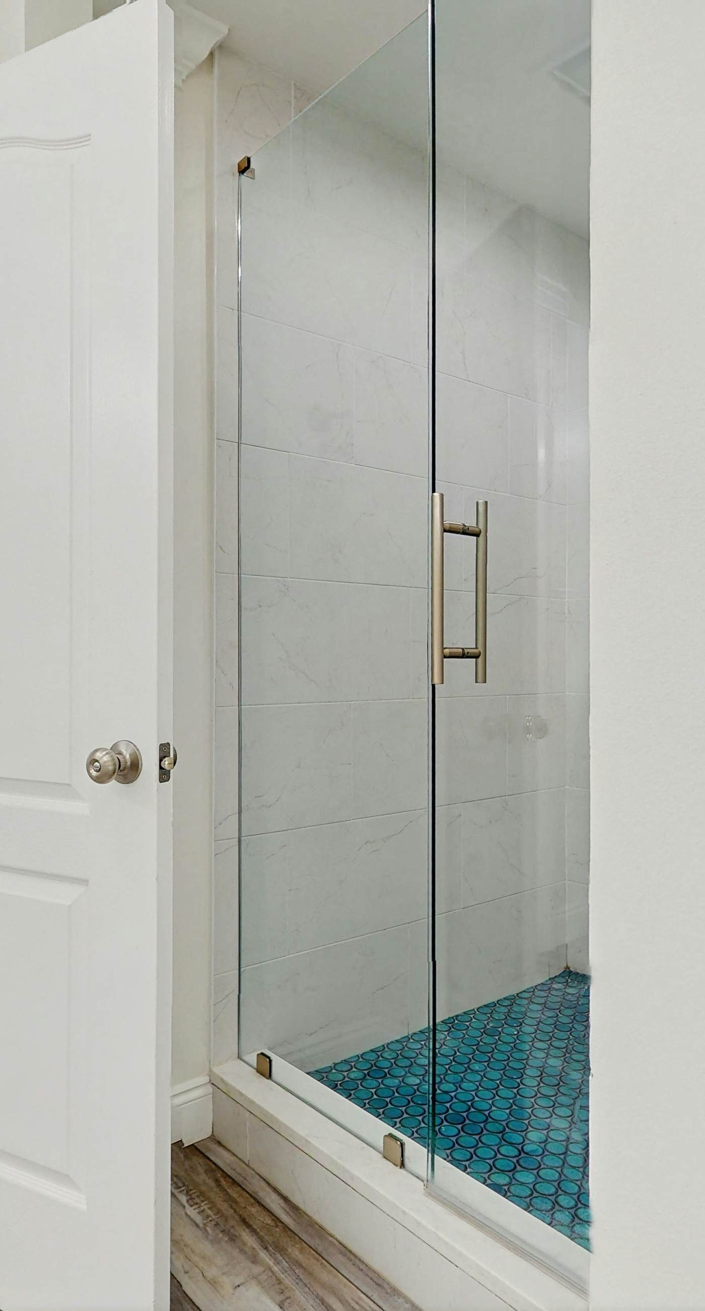 Gorgeous waterfront dog-friendly Villa with patio, deck, golf cart & shared pool