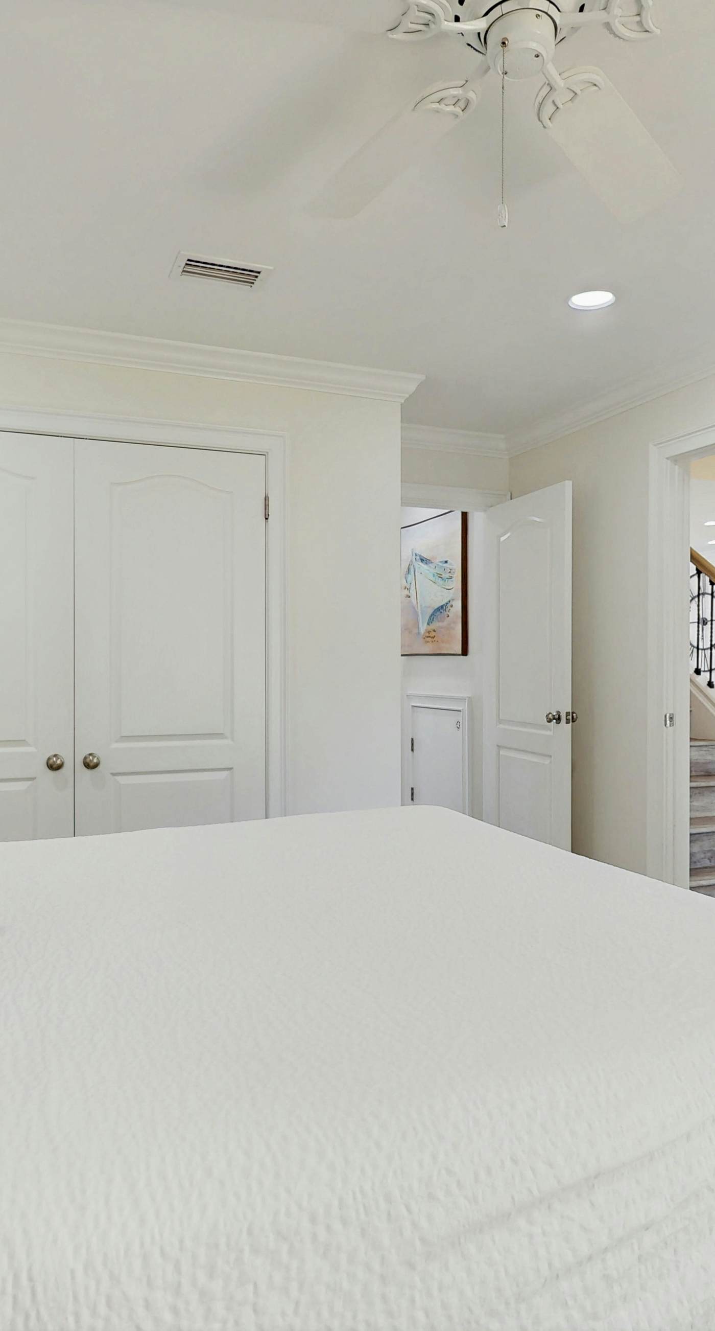 Gorgeous waterfront dog-friendly Villa with patio, deck, golf cart & shared pool