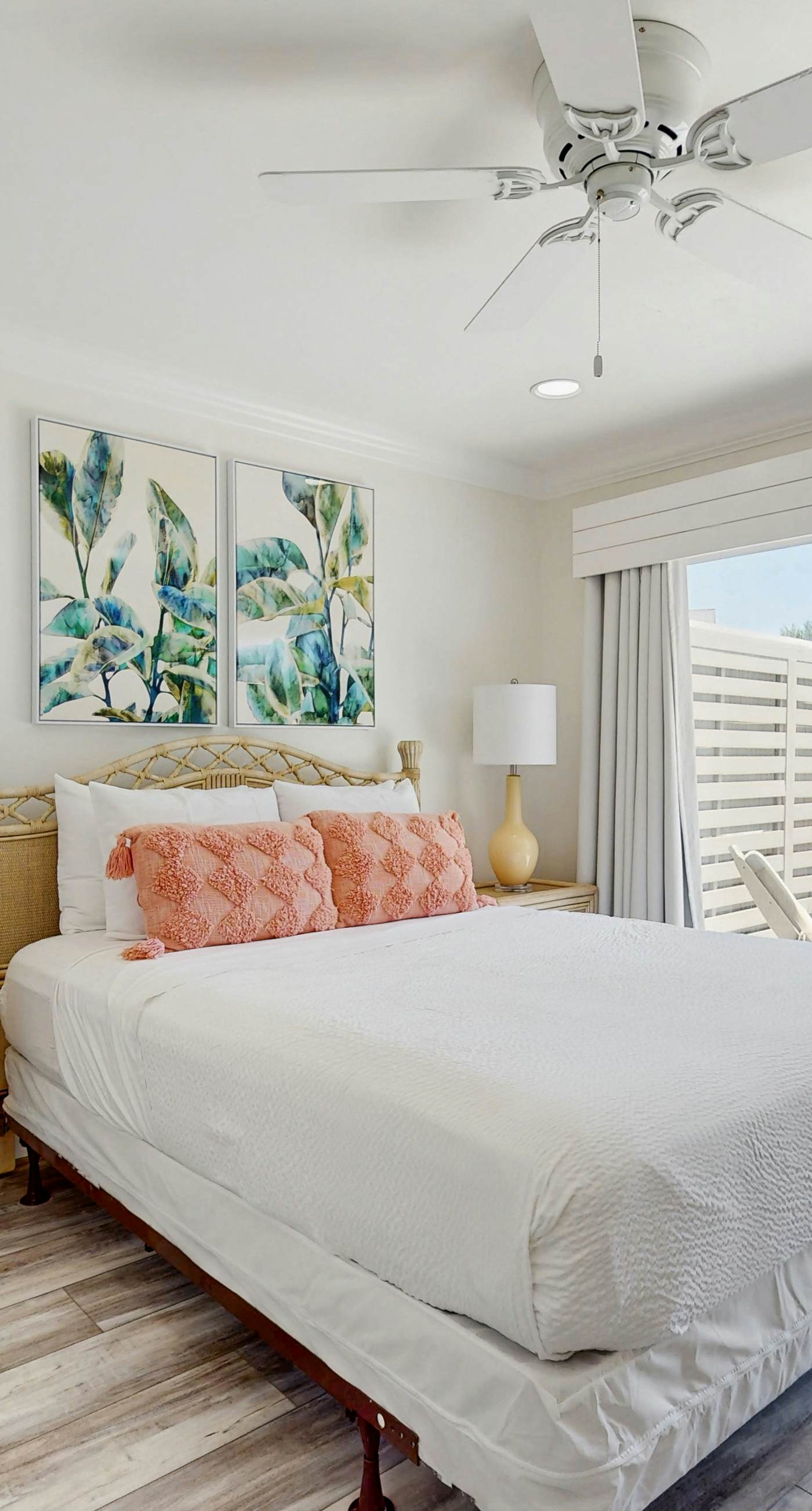 Gorgeous waterfront dog-friendly Villa with patio, deck, golf cart & shared pool