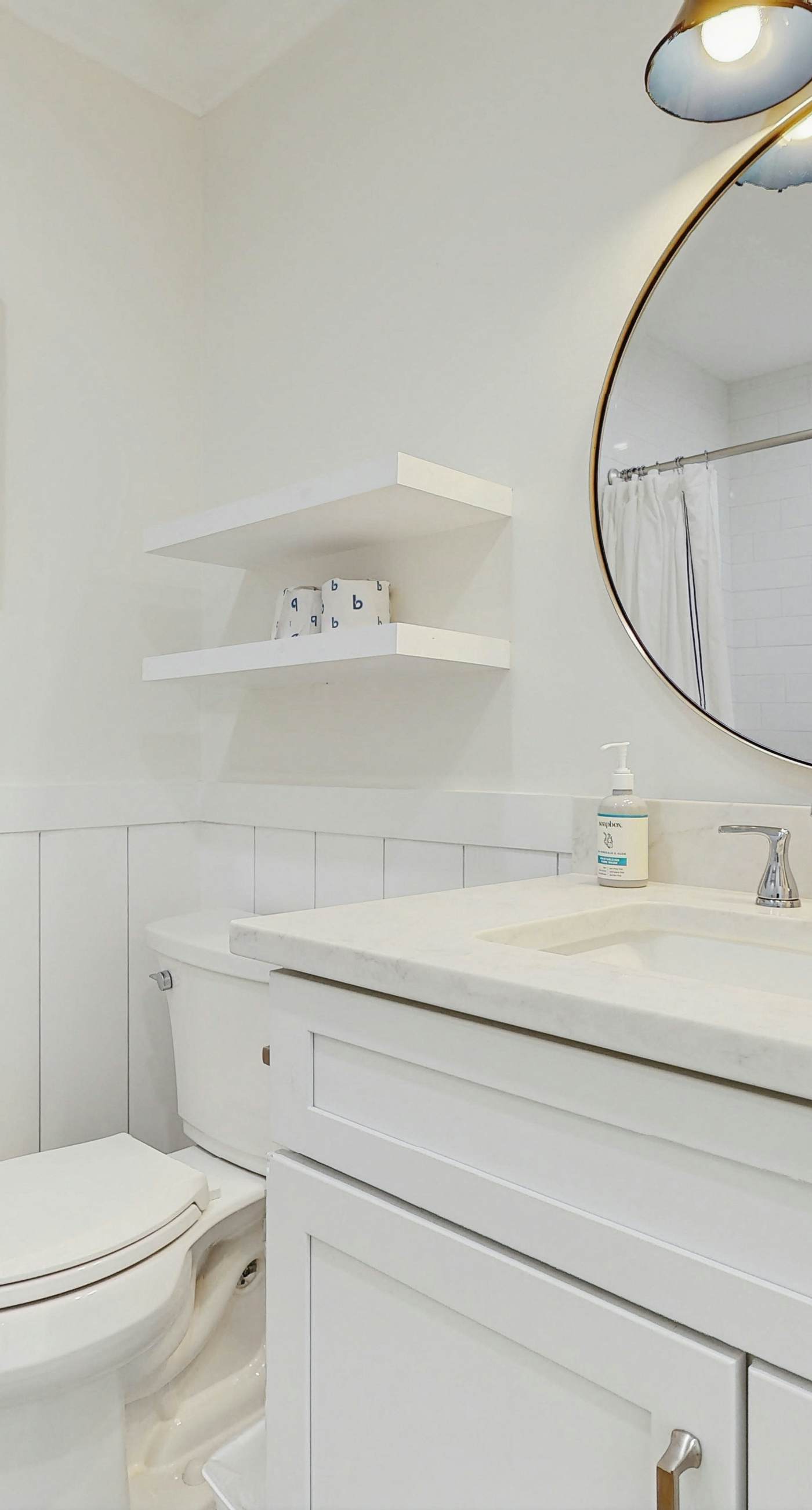 Gorgeous waterfront dog-friendly Villa with patio, deck, golf cart & shared pool