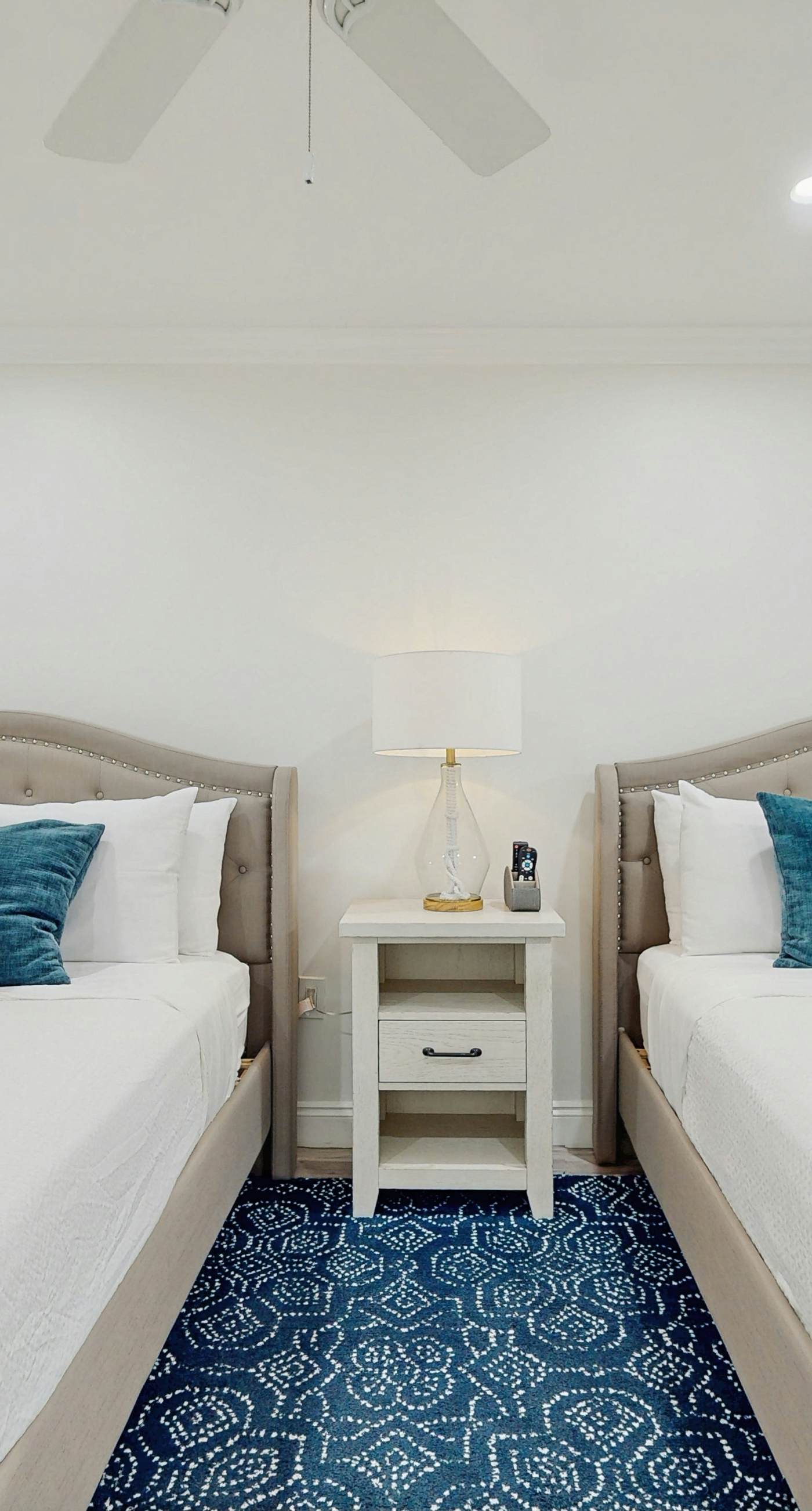 Gorgeous waterfront dog-friendly Villa with patio, deck, golf cart & shared pool