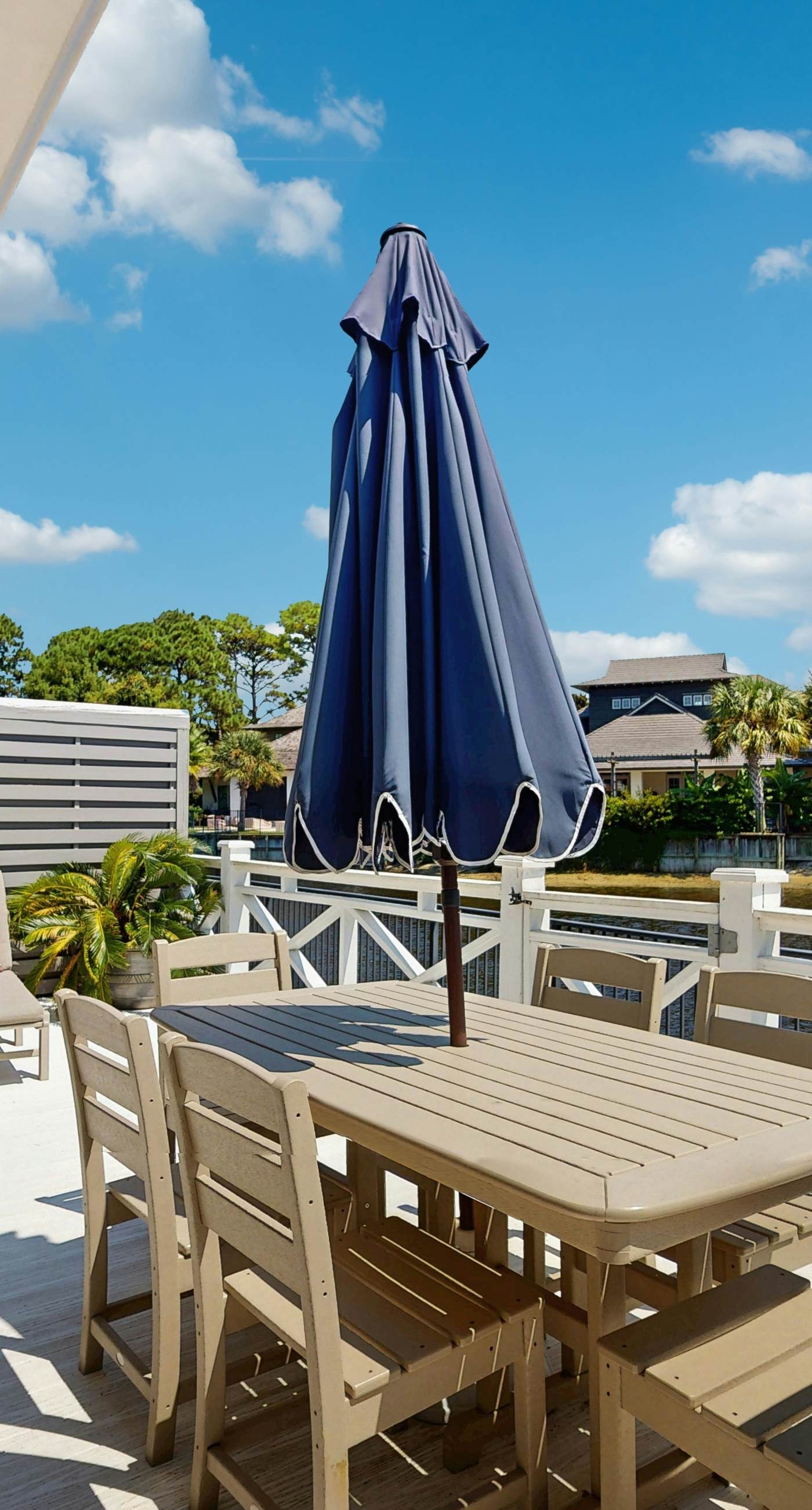 Gorgeous waterfront dog-friendly Villa with patio, deck, golf cart & shared pool