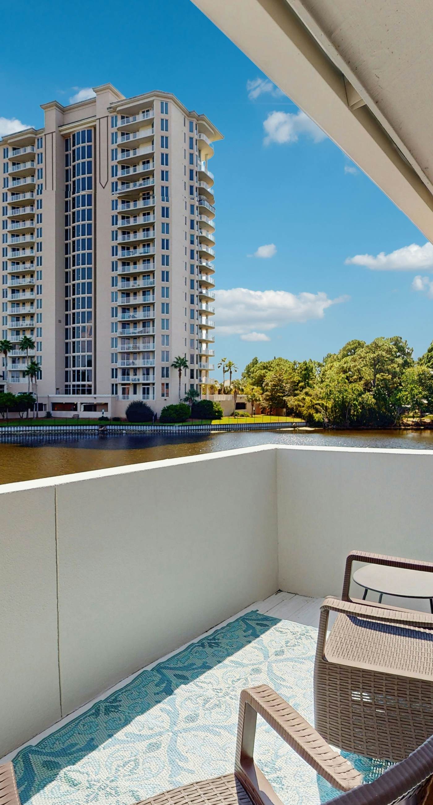 Gorgeous waterfront dog-friendly Villa with patio, deck, golf cart & shared pool