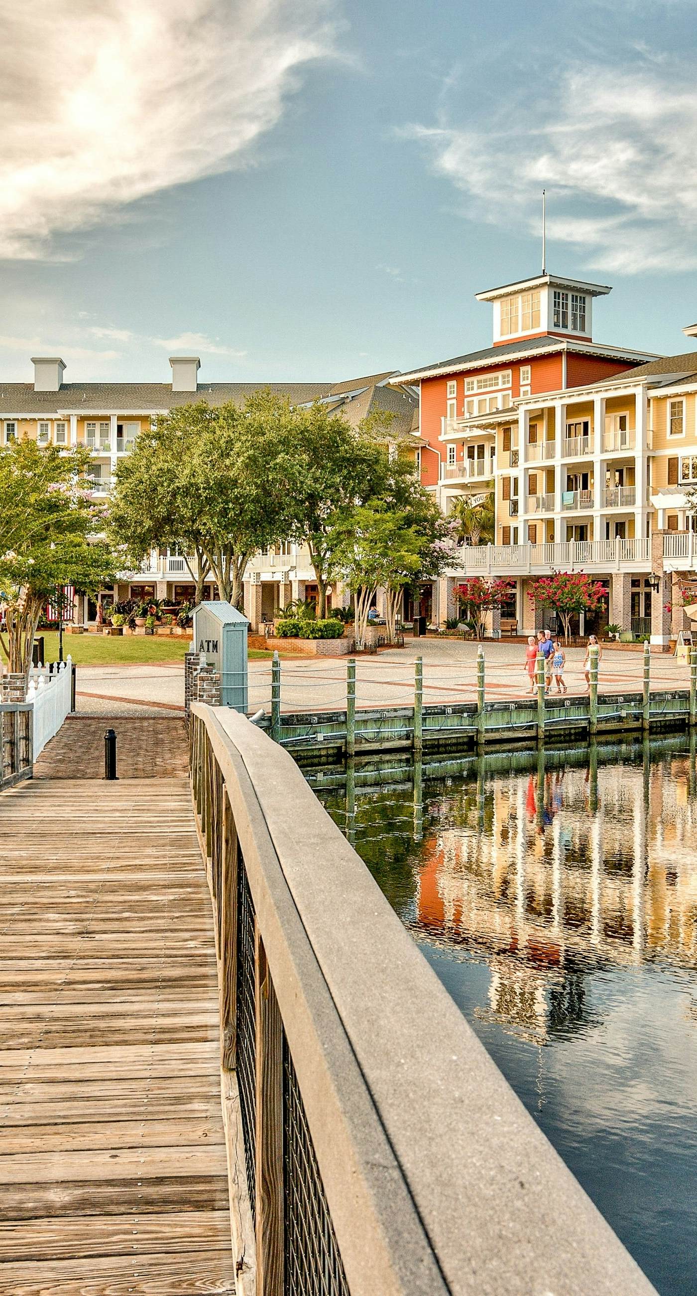 Gorgeous waterfront dog-friendly Villa with patio, deck, golf cart & shared pool