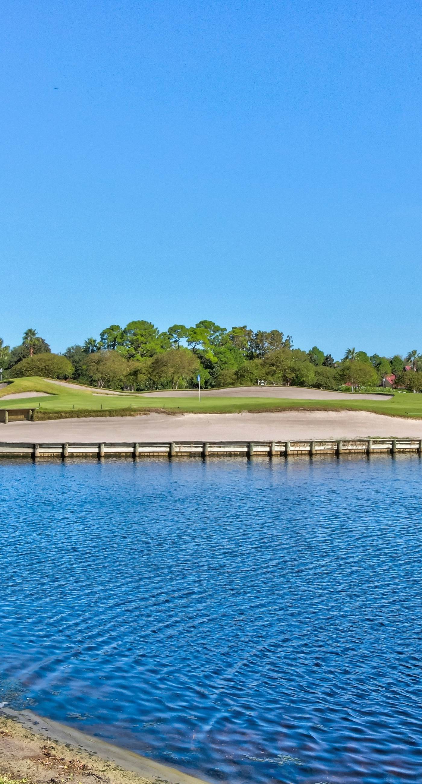 Gorgeous waterfront dog-friendly Villa with patio, deck, golf cart & shared pool