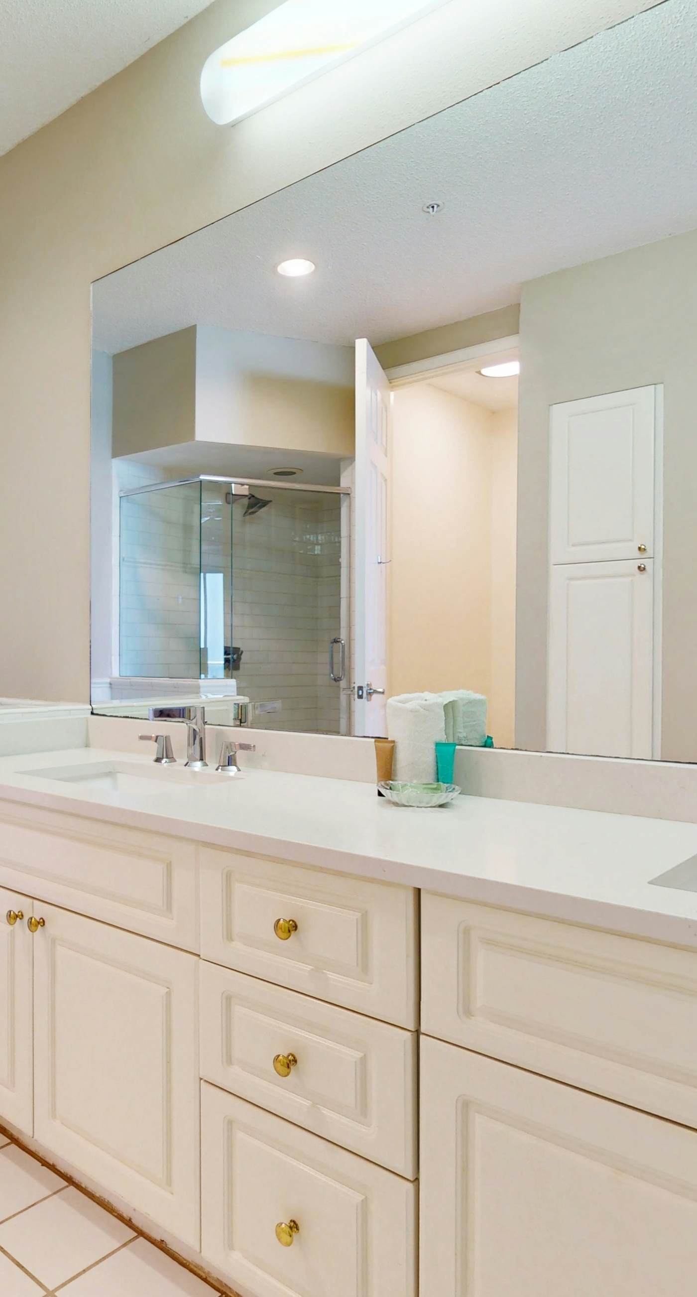 4th Floor Condo with Gulf View Fitness Center, Pools, Beach Access