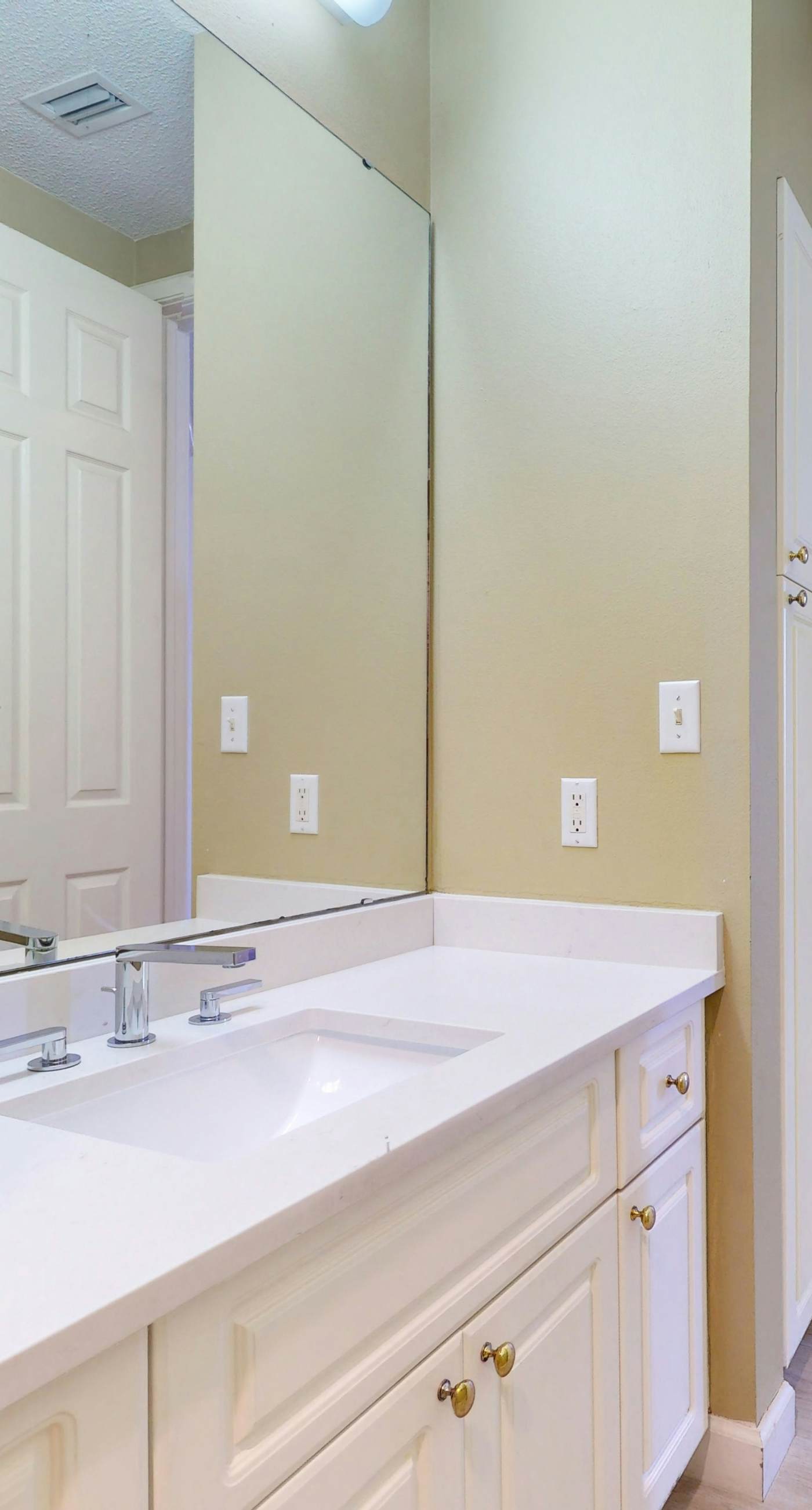 4th Floor Condo with Gulf View Fitness Center, Pools, Beach Access