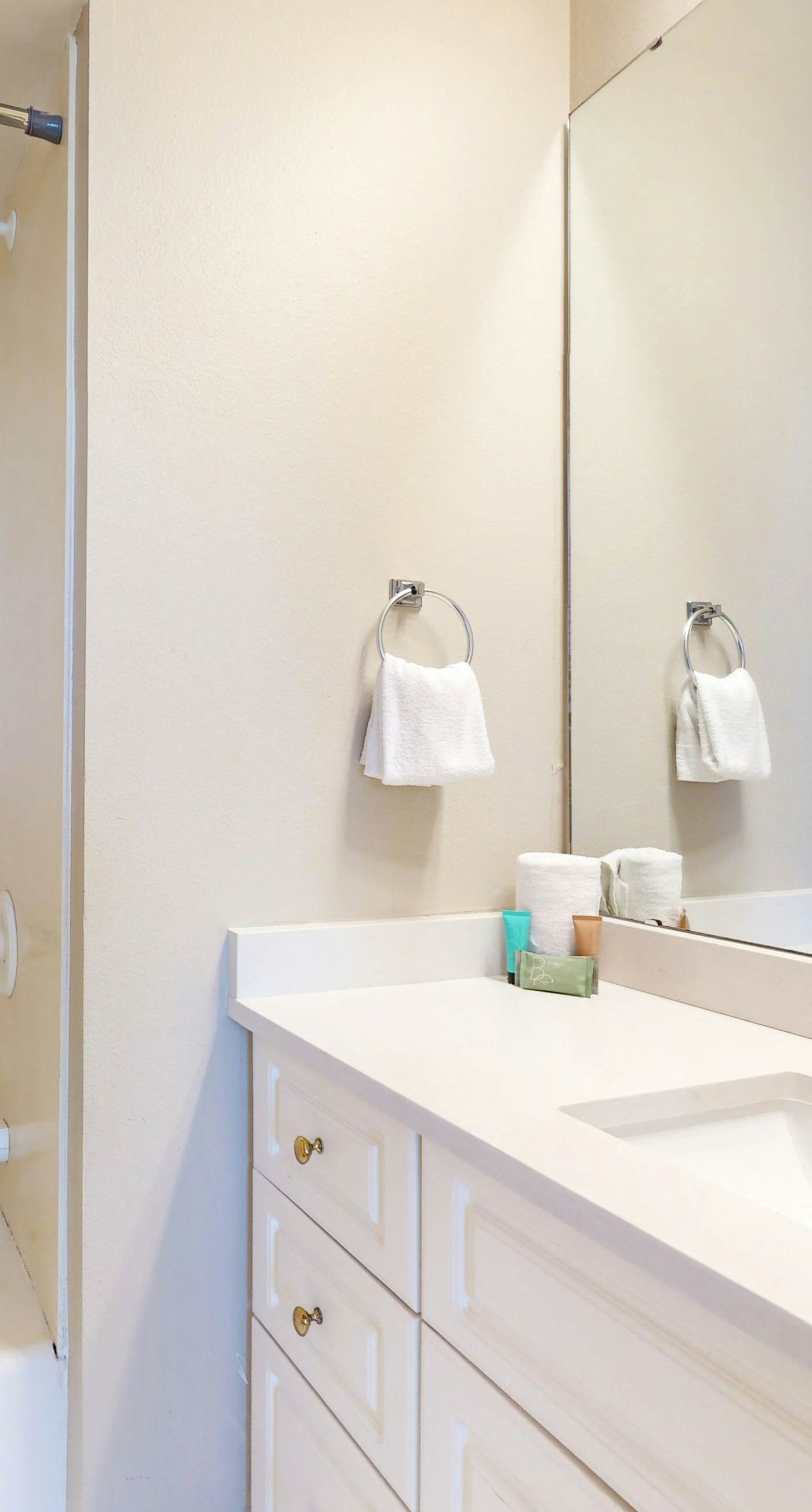 4th Floor Condo with Gulf View Fitness Center, Pools, Beach Access