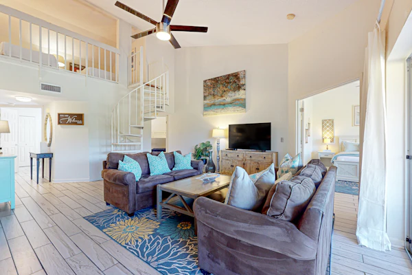 Pet-friendly condo w/golf cart & shared outdoor pool - close to beach