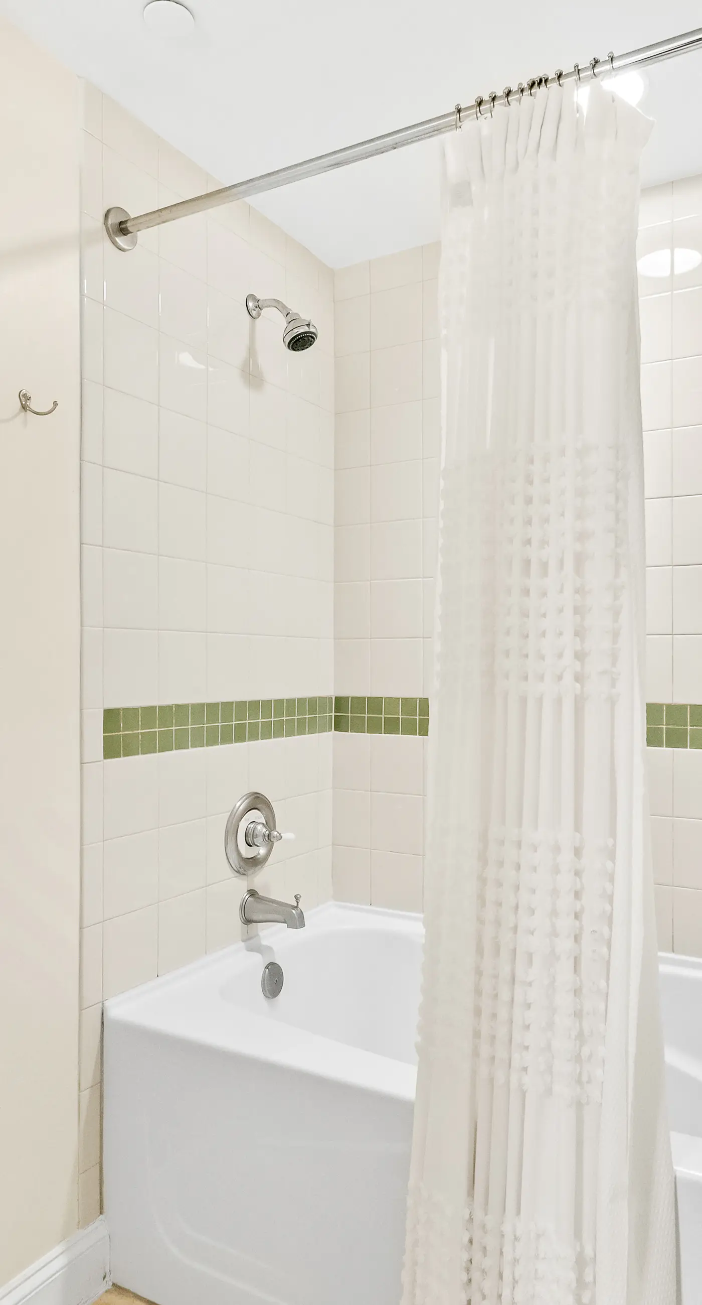 Chic eighth-floor condo with pool, hot tub, sauna & private W/D