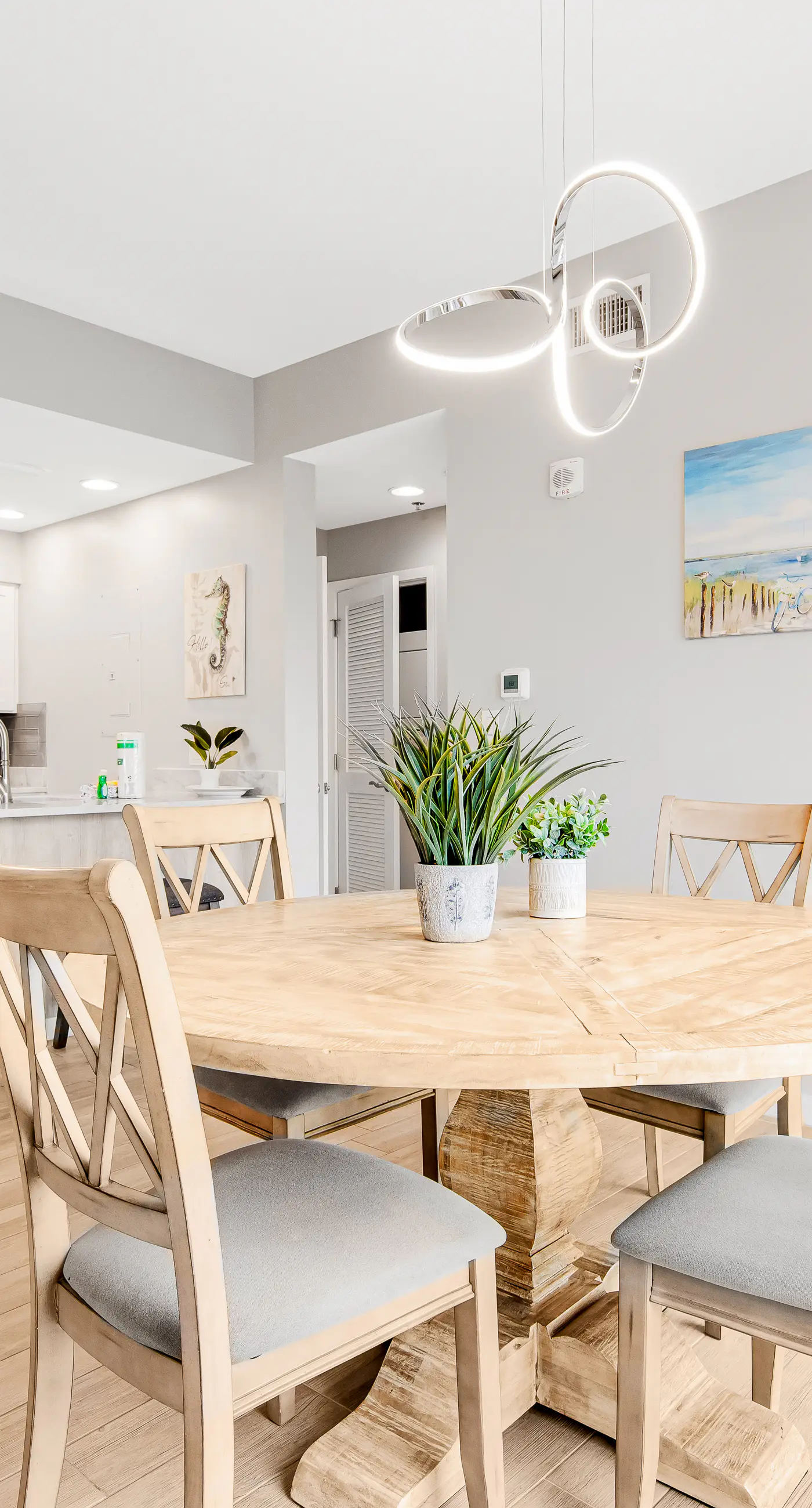 Ocean-view condo with wraparound balcony, W/D, pool, & hot tub