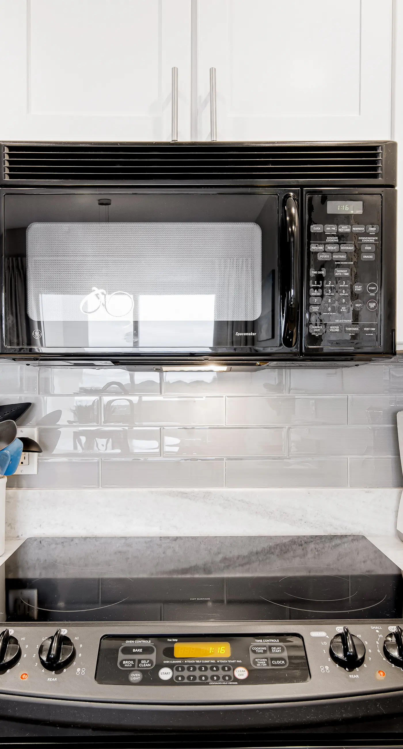 Ocean-view condo with wraparound balcony, W/D, pool, & hot tub