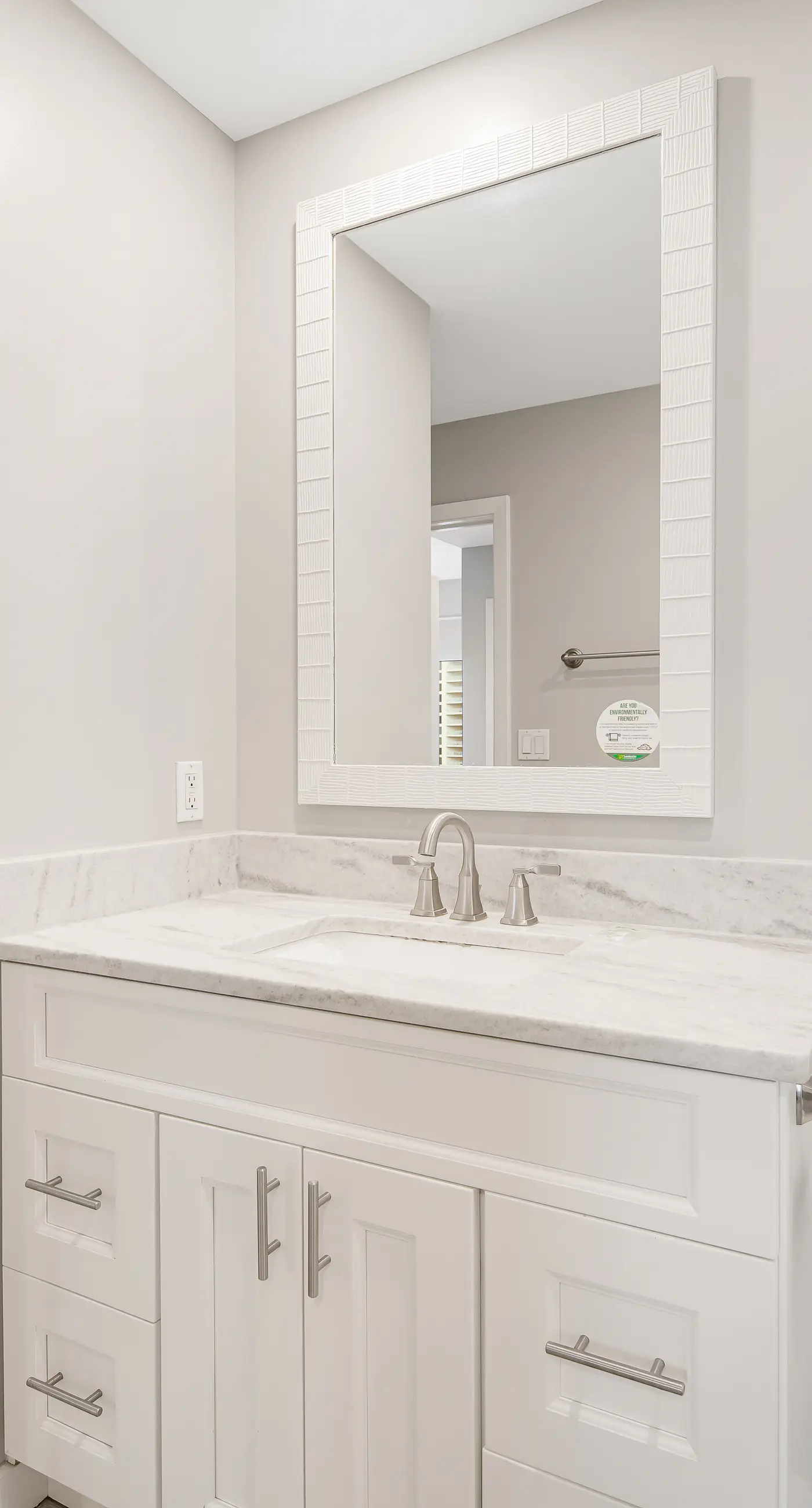 Ocean-view condo with wraparound balcony, W/D, pool, & hot tub