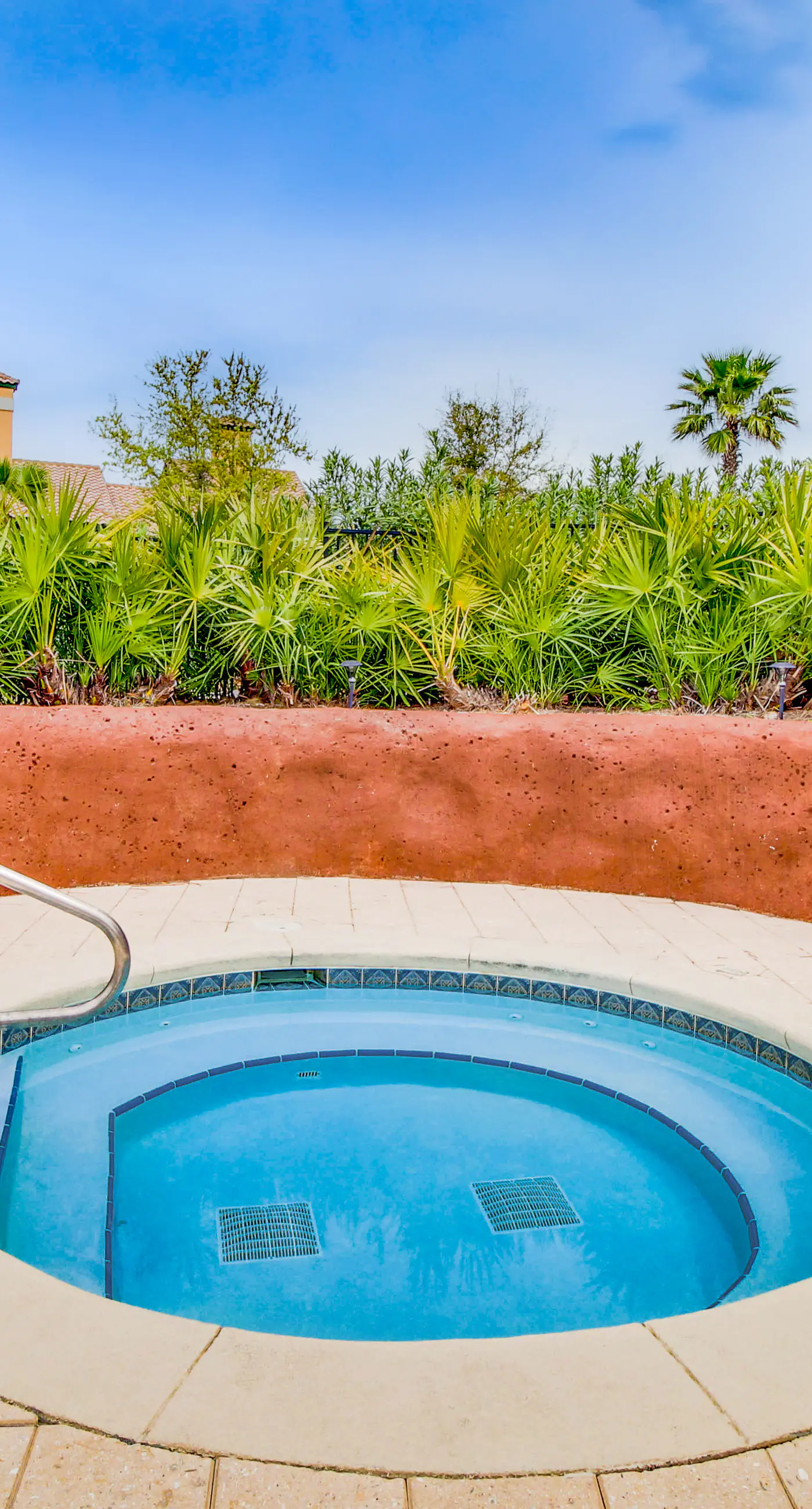 Ocean-view condo with wraparound balcony, W/D, pool, & hot tub