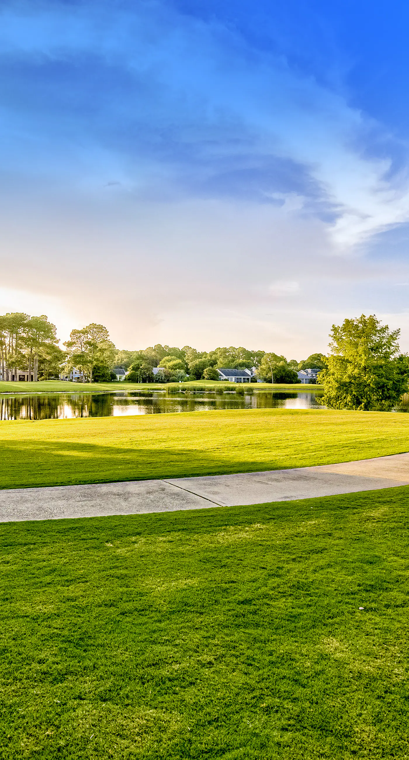 Ocean-view condo with wraparound balcony, W/D, pool, & hot tub