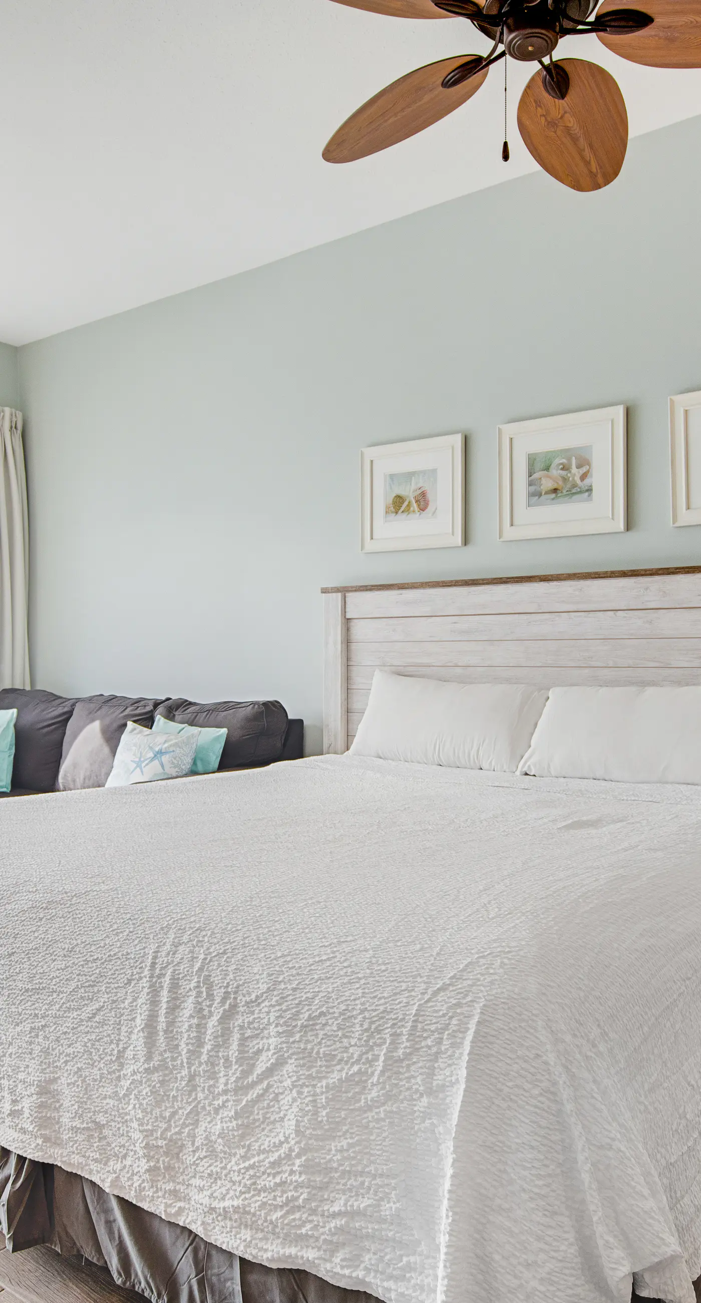 Sunshine-filled ocean view studio with pool, hot tub, fitness room, and AC