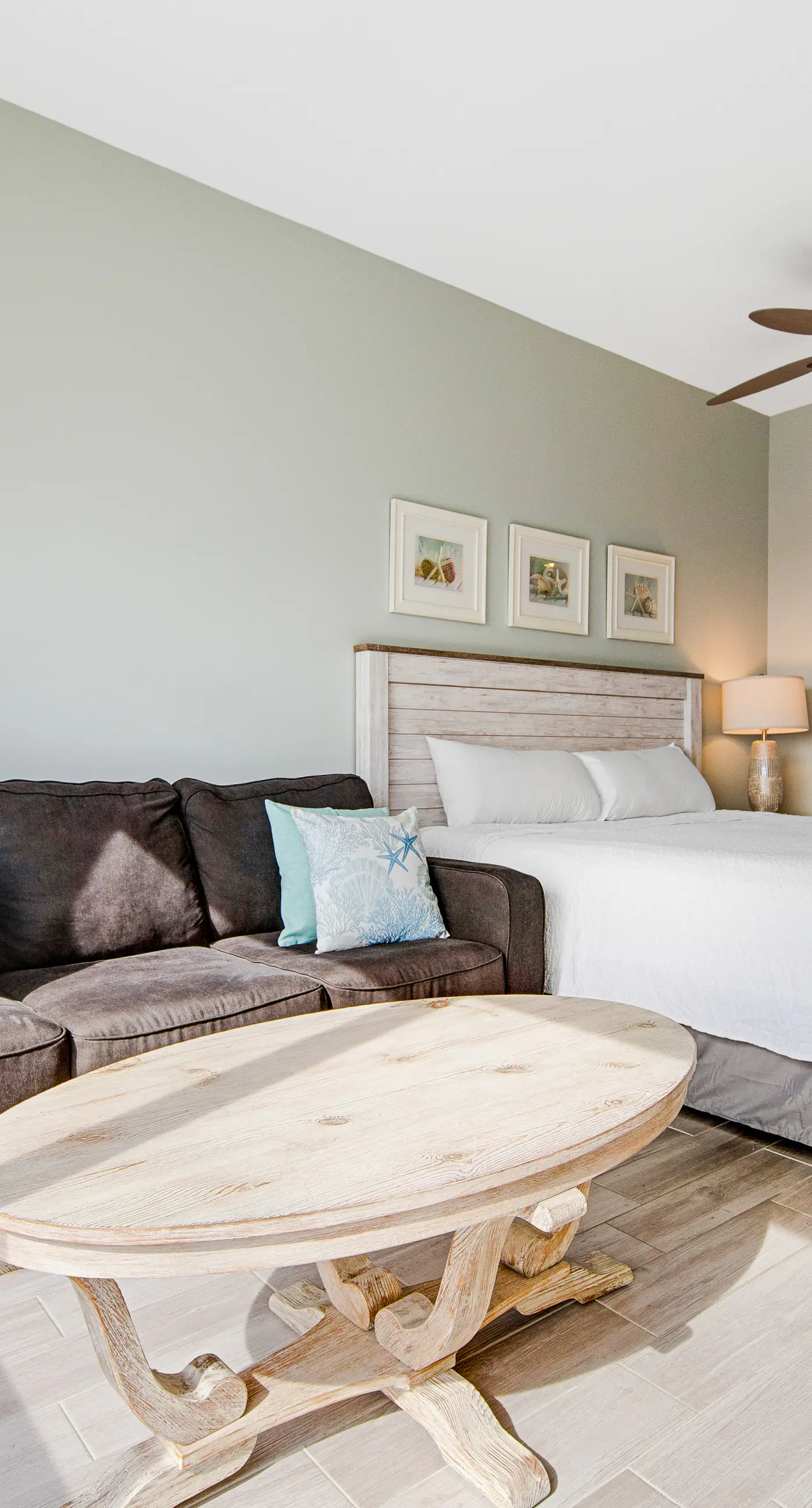 Sunshine-filled ocean view studio with pool, hot tub, fitness room, and AC