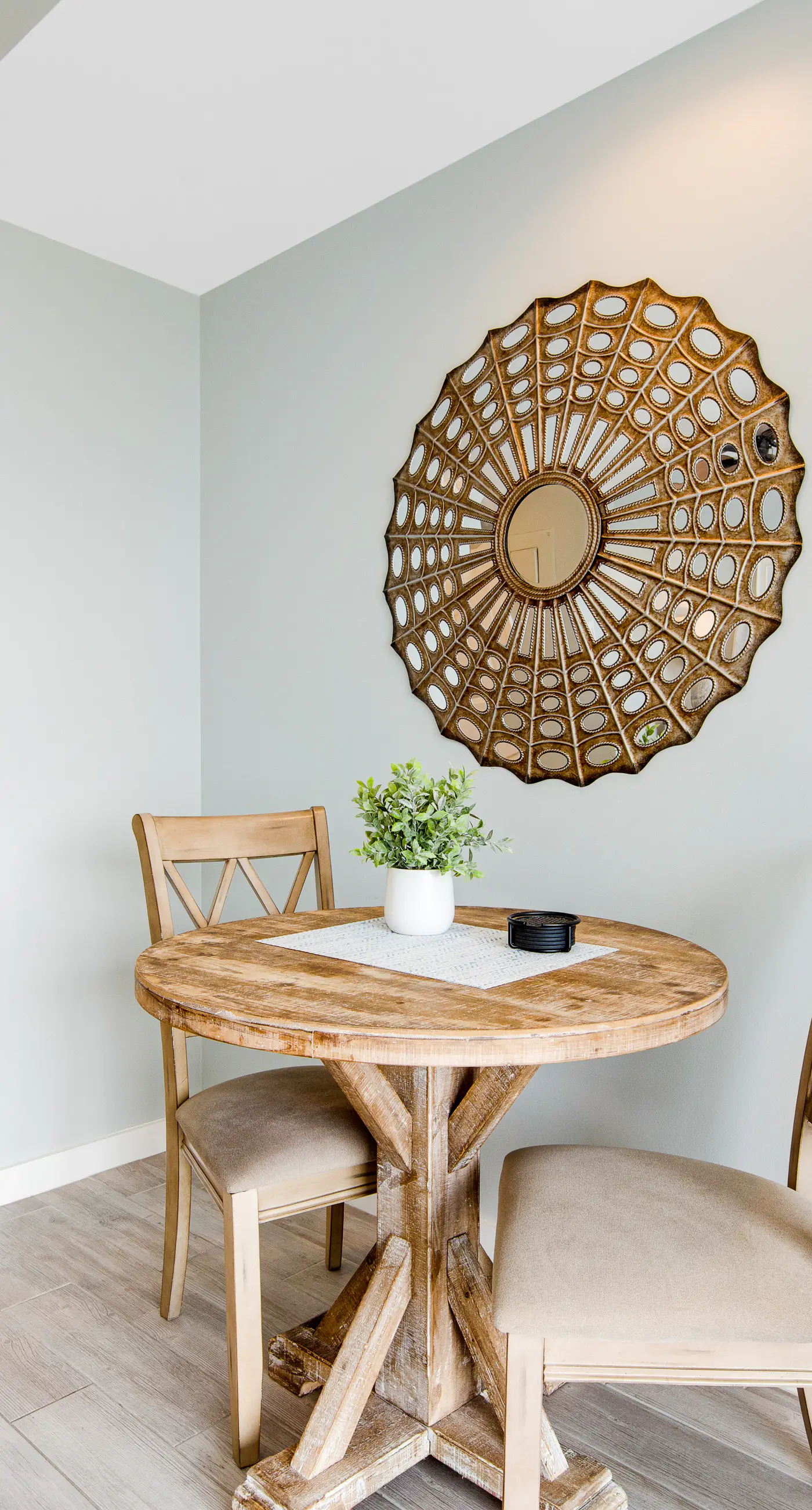 Sunshine-filled ocean view studio with pool, hot tub, fitness room, and AC