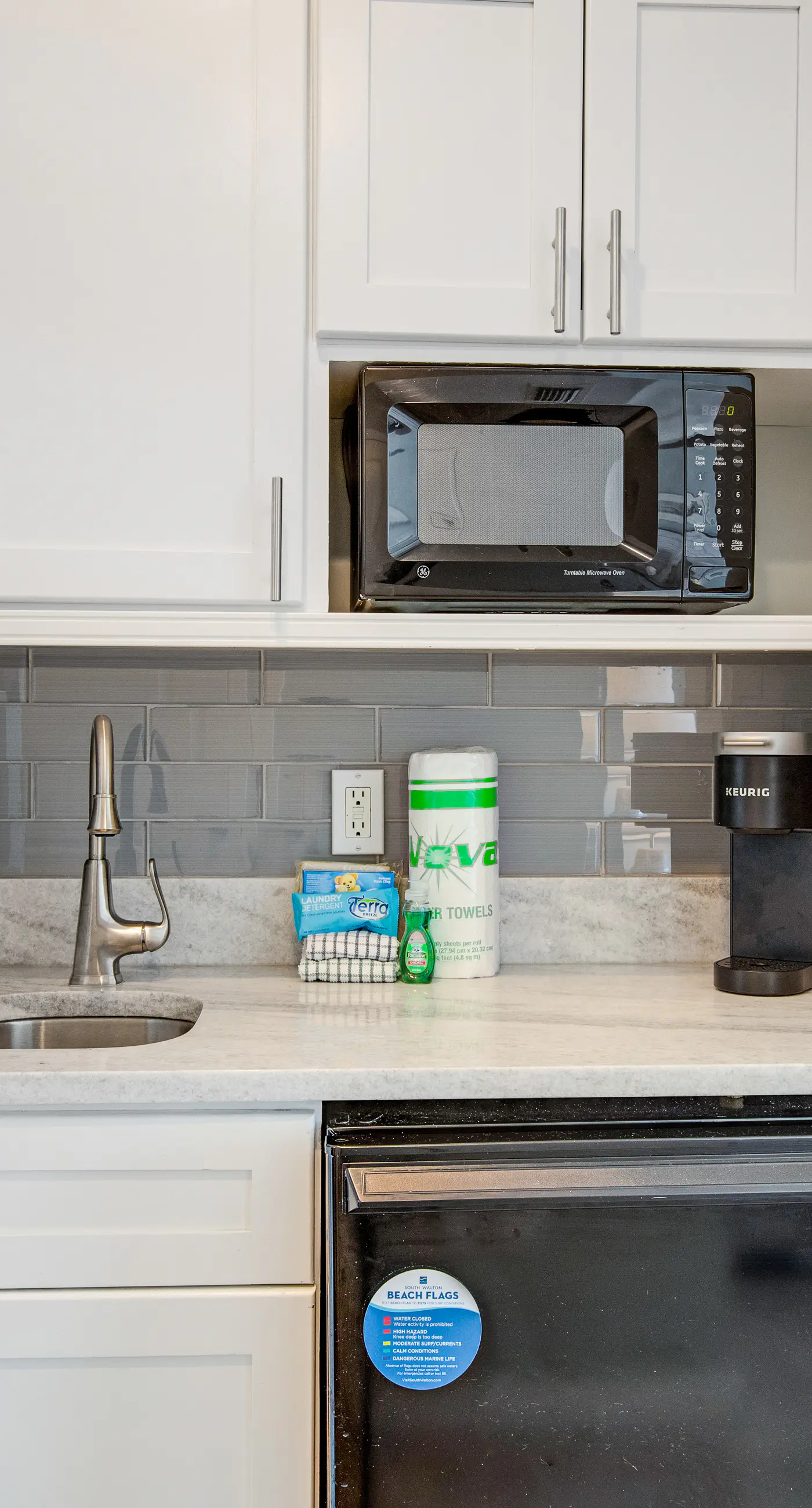 Sunshine-filled ocean view studio with pool, hot tub, fitness room, and AC