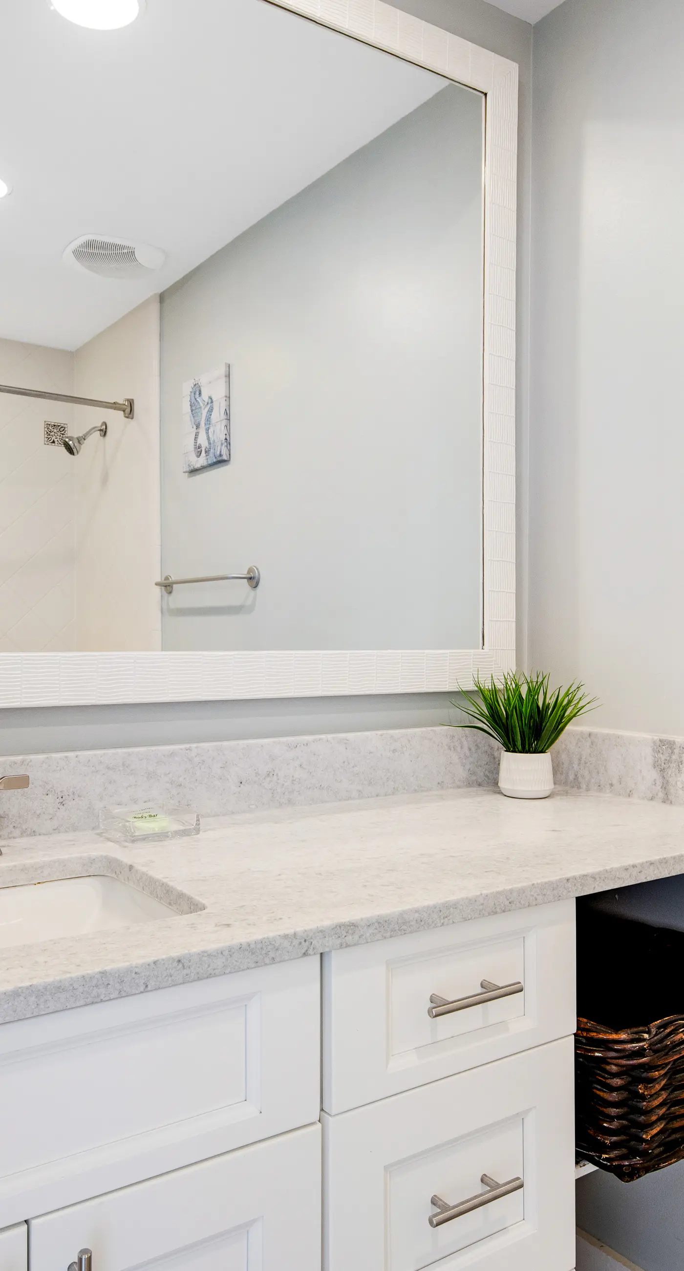 Sunshine-filled ocean view studio with pool, hot tub, fitness room, and AC