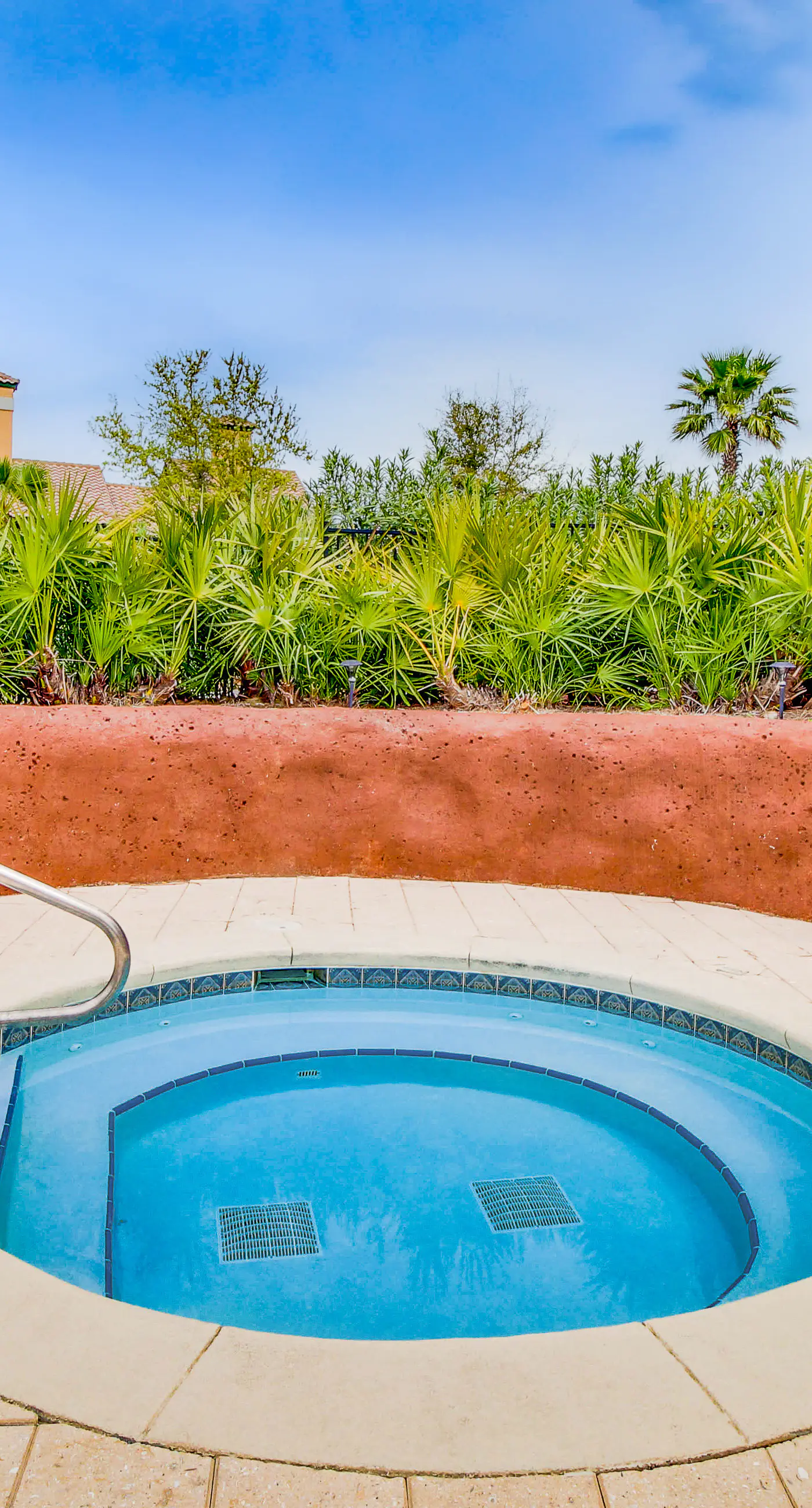 Sunshine-filled ocean view studio with pool, hot tub, fitness room, and AC