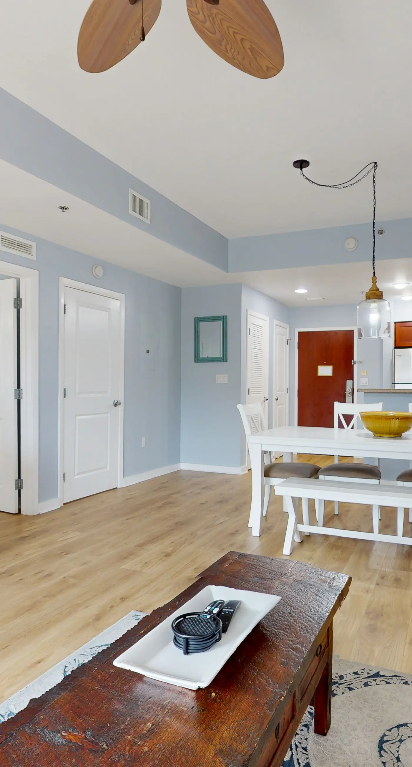 Cozy coastal condo with shared pool/hot tub and easy Bbach access