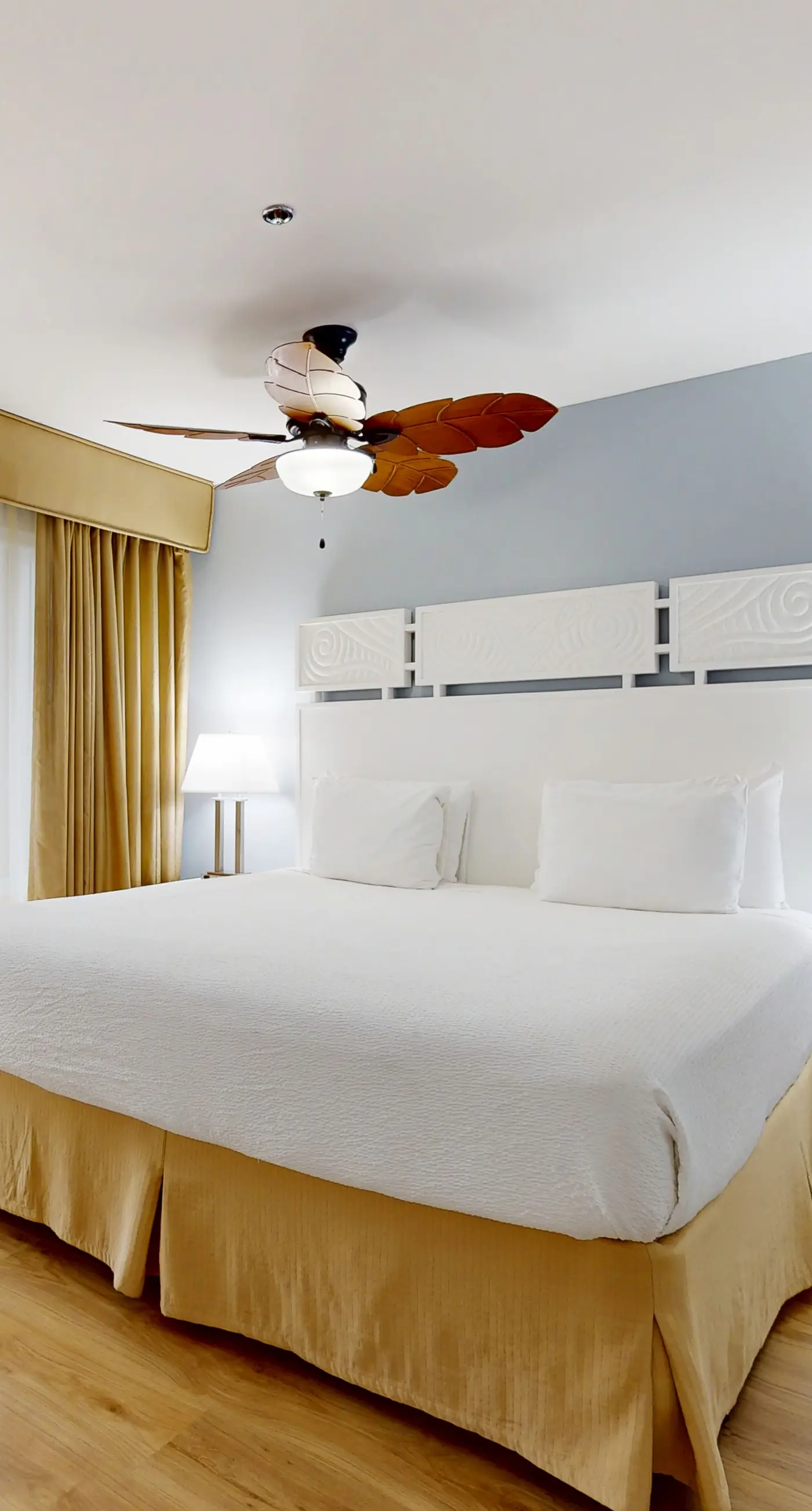 Cozy coastal condo with shared pool/hot tub and easy Bbach access