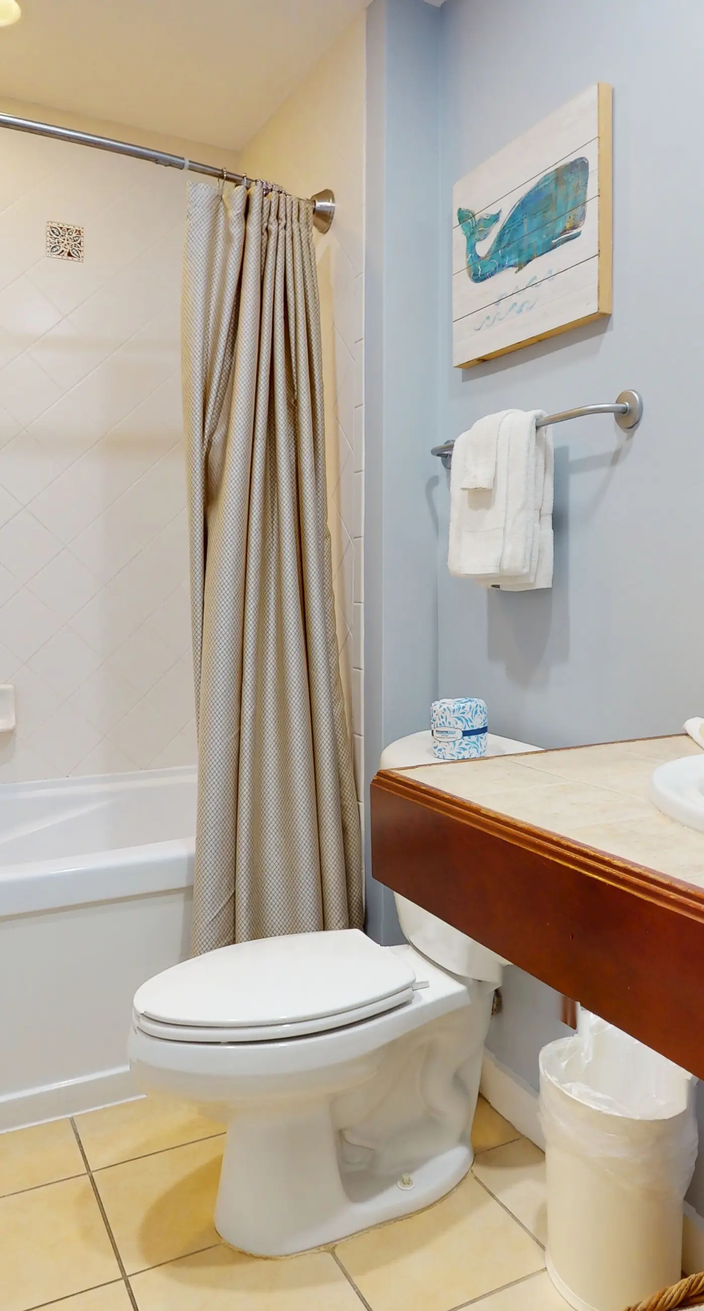 Cozy coastal condo with shared pool/hot tub and easy Bbach access