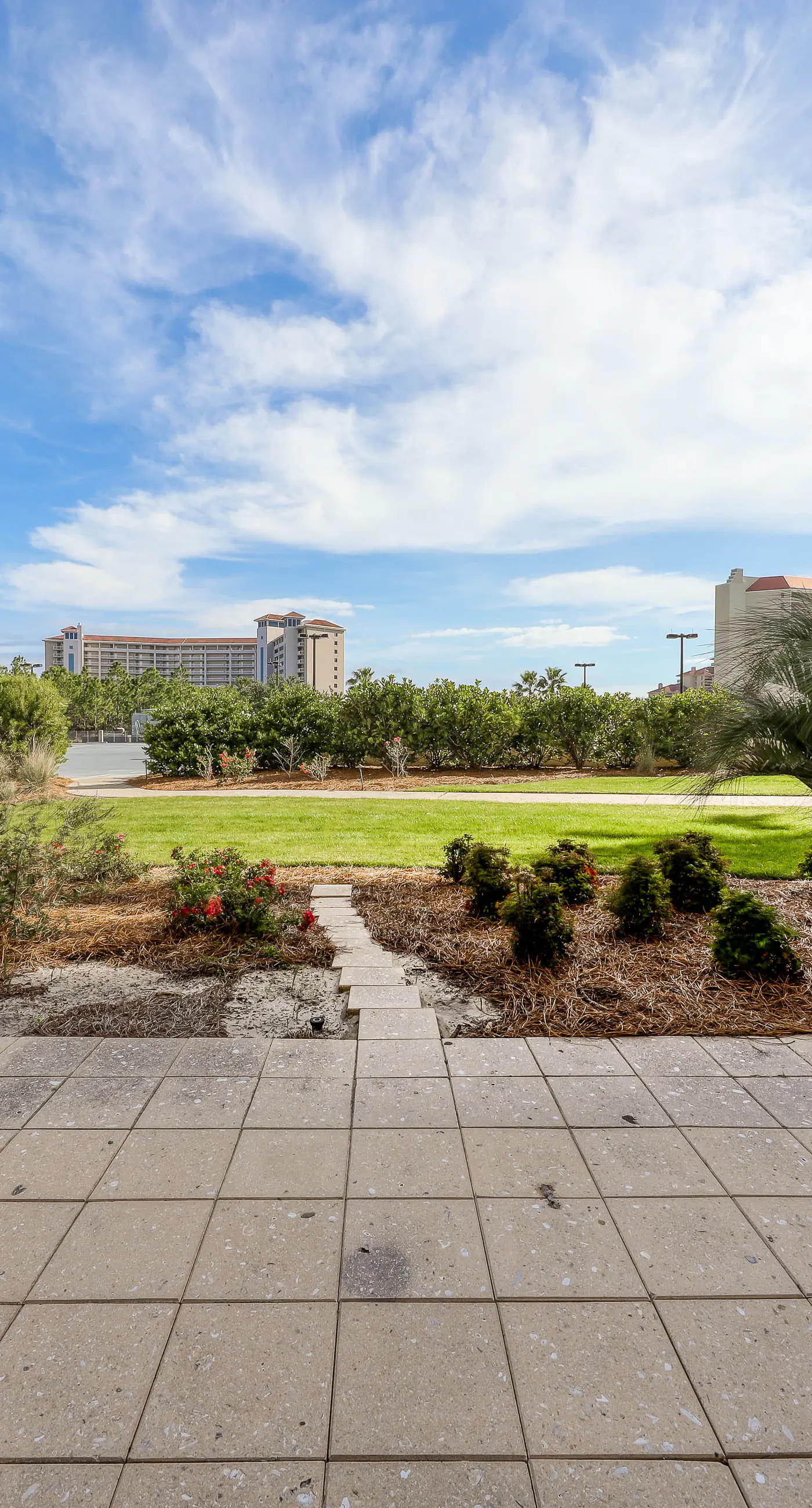 Cozy coastal condo with shared pool/hot tub and easy Bbach access