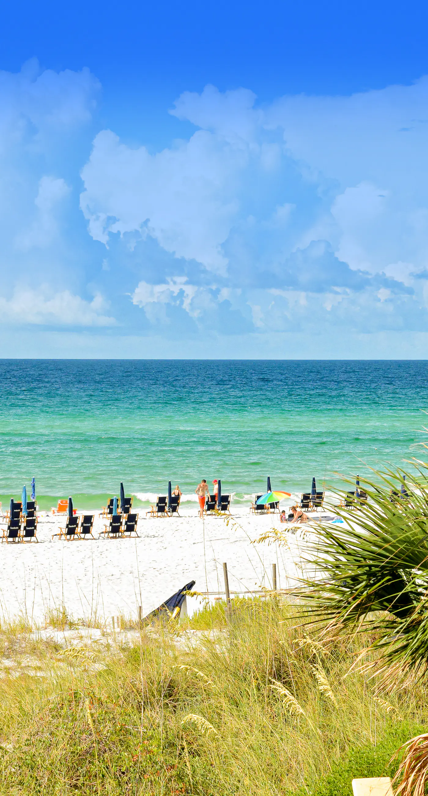 Cozy coastal condo with shared pool/hot tub and easy Bbach access