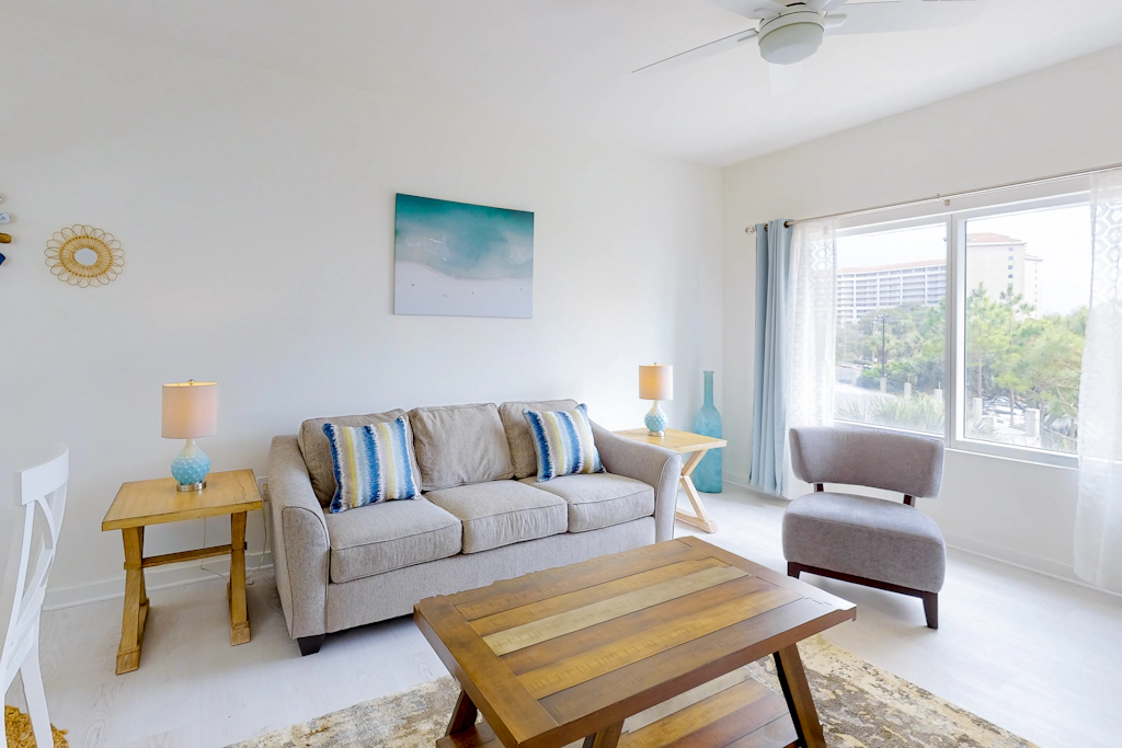 Updated beach condo with balcony, central AC, pool/tennis/hot tub
