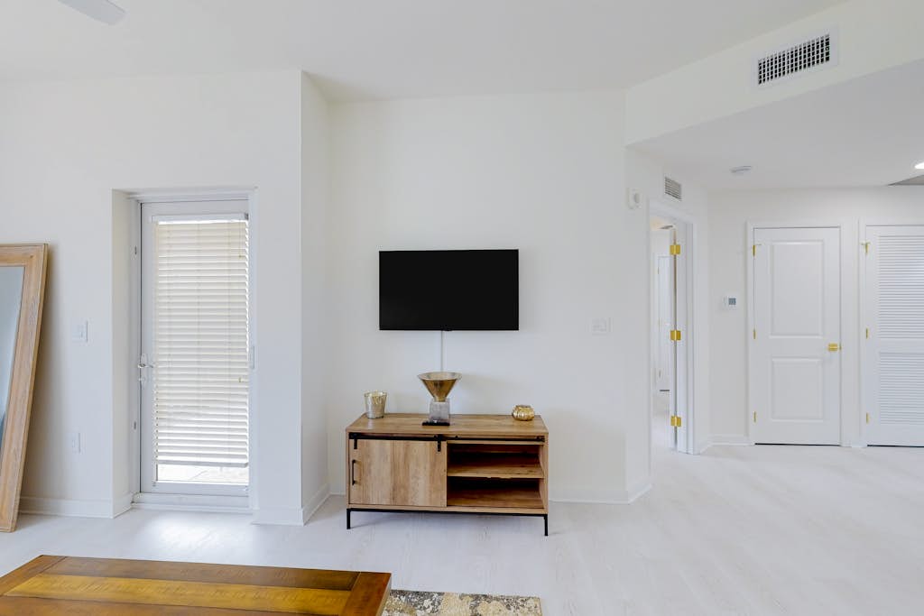 Updated beach condo with balcony, central AC, pool/tennis/hot tub