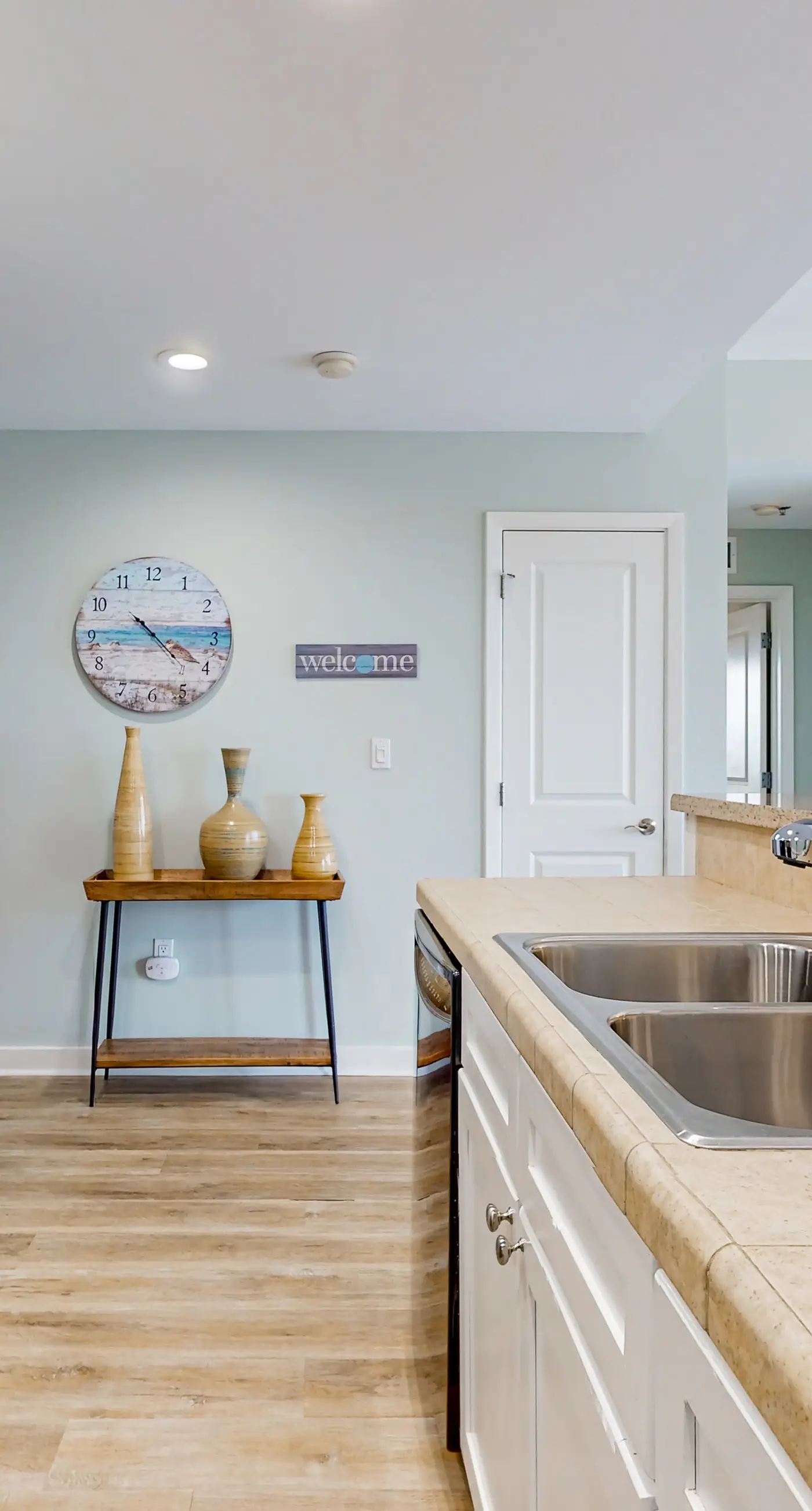 Luxe Luau condo w/on-site pool, golf & marina - steps to beach