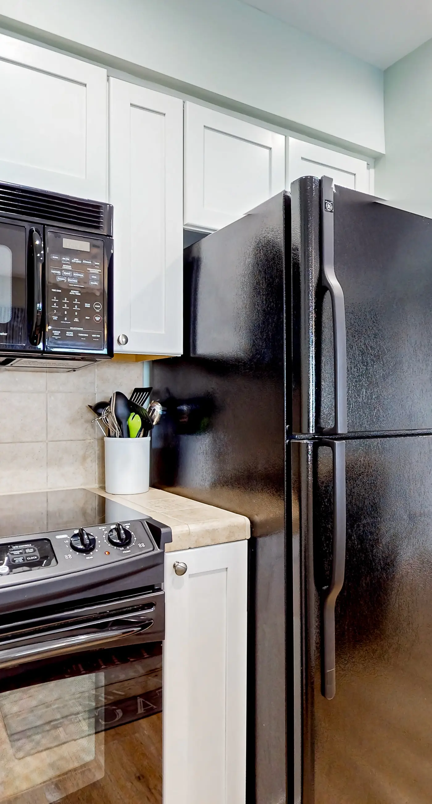 Luxe Luau condo w/on-site pool, golf & marina - steps to beach