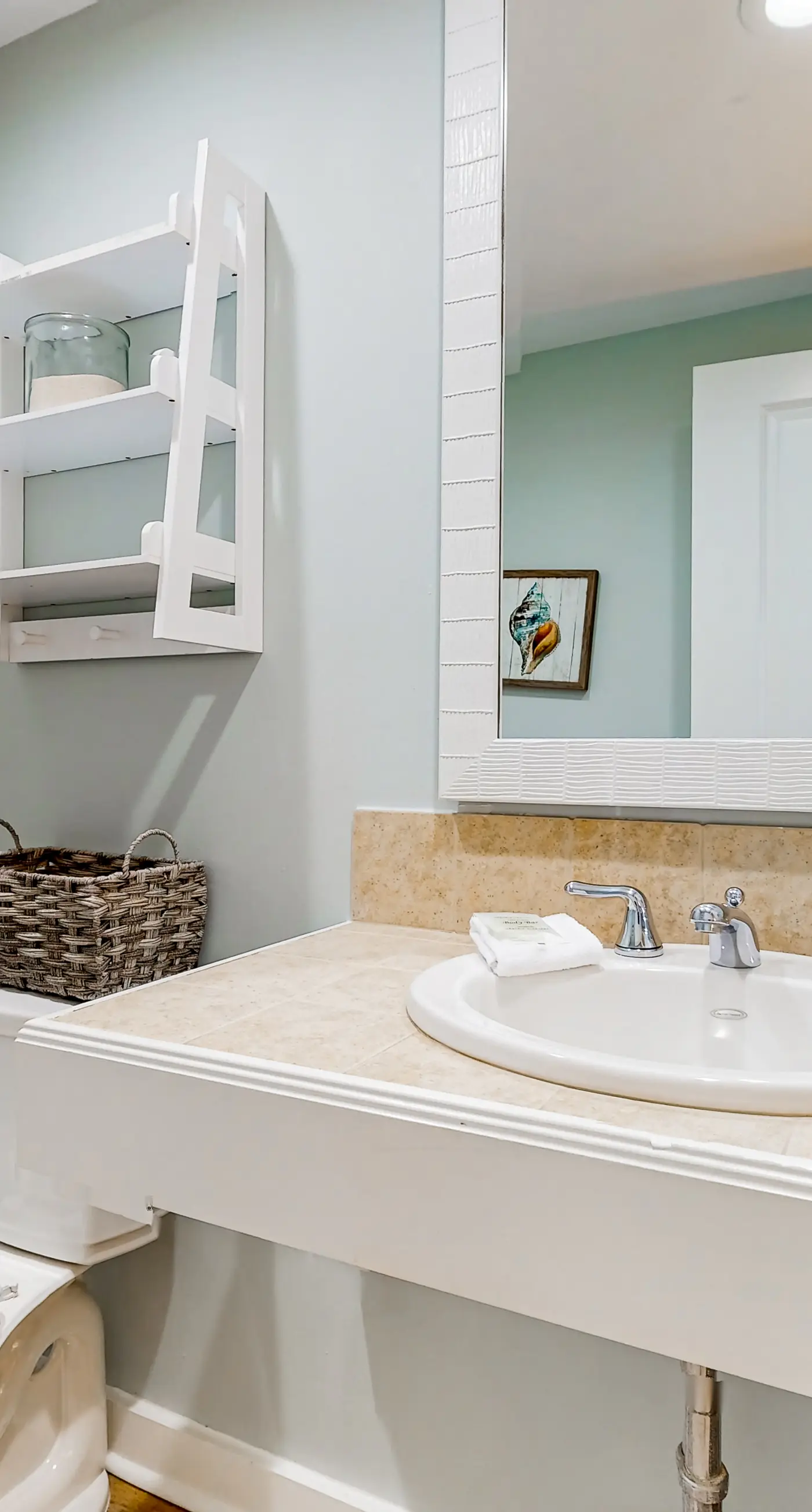 Luxe Luau condo w/on-site pool, golf & marina - steps to beach