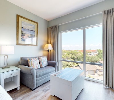 Chic Luau suite by the beach w/ epic amenities - pool, golf & marina