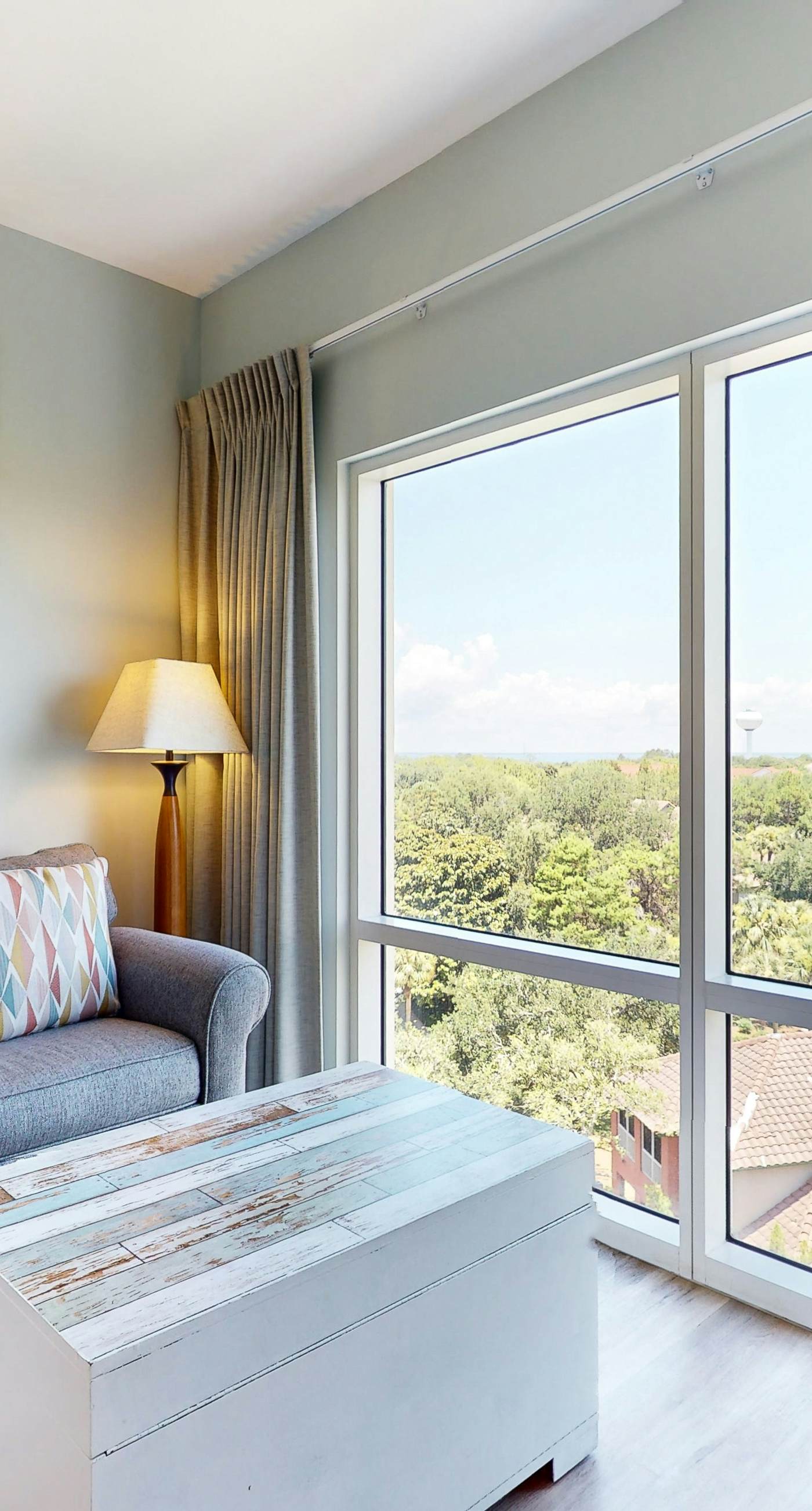 Chic Luau suite by the beach w/ epic amenities - pool, golf & marina