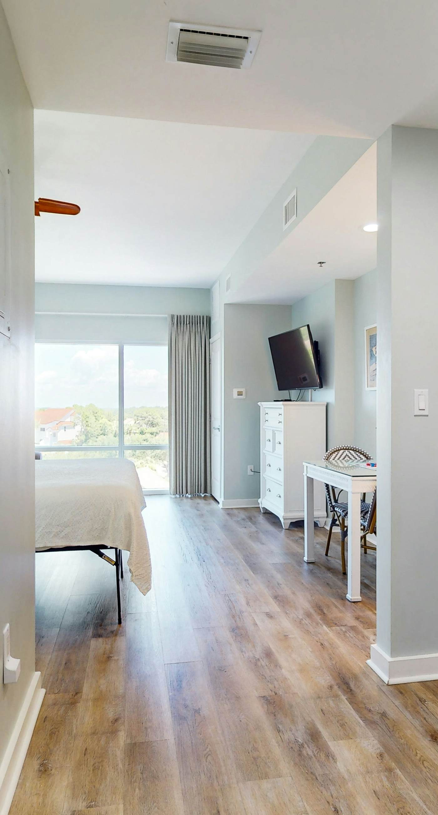 Chic Luau suite by the beach w/ epic amenities - pool, golf & marina